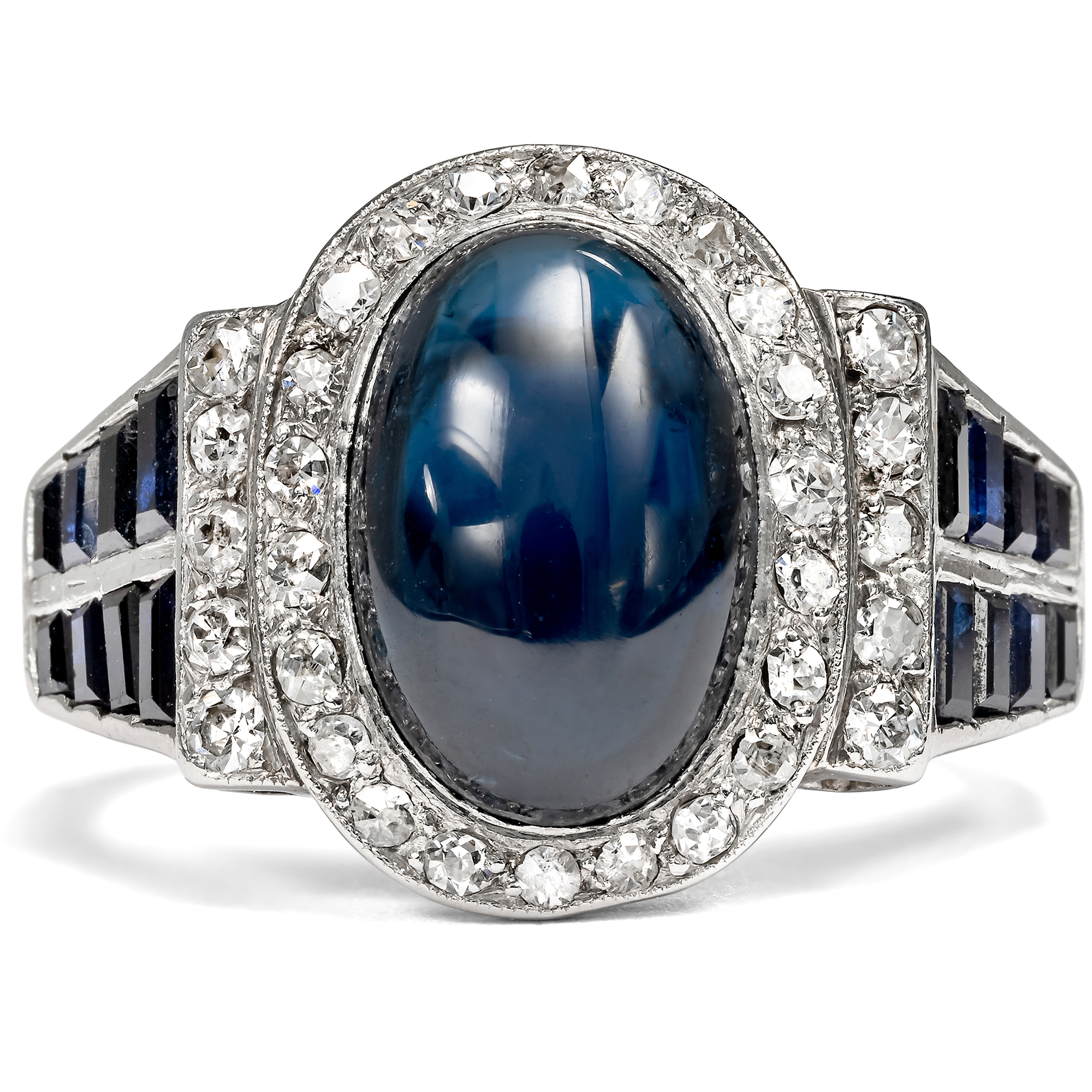 Graphischer Ring mit Saphir & Diamanten in Platin & Weißgold, Art Déco um 1930 Graphischer Ring mit Saphir & Diamanten in Platin & Weißgold, Art Déco um 1930