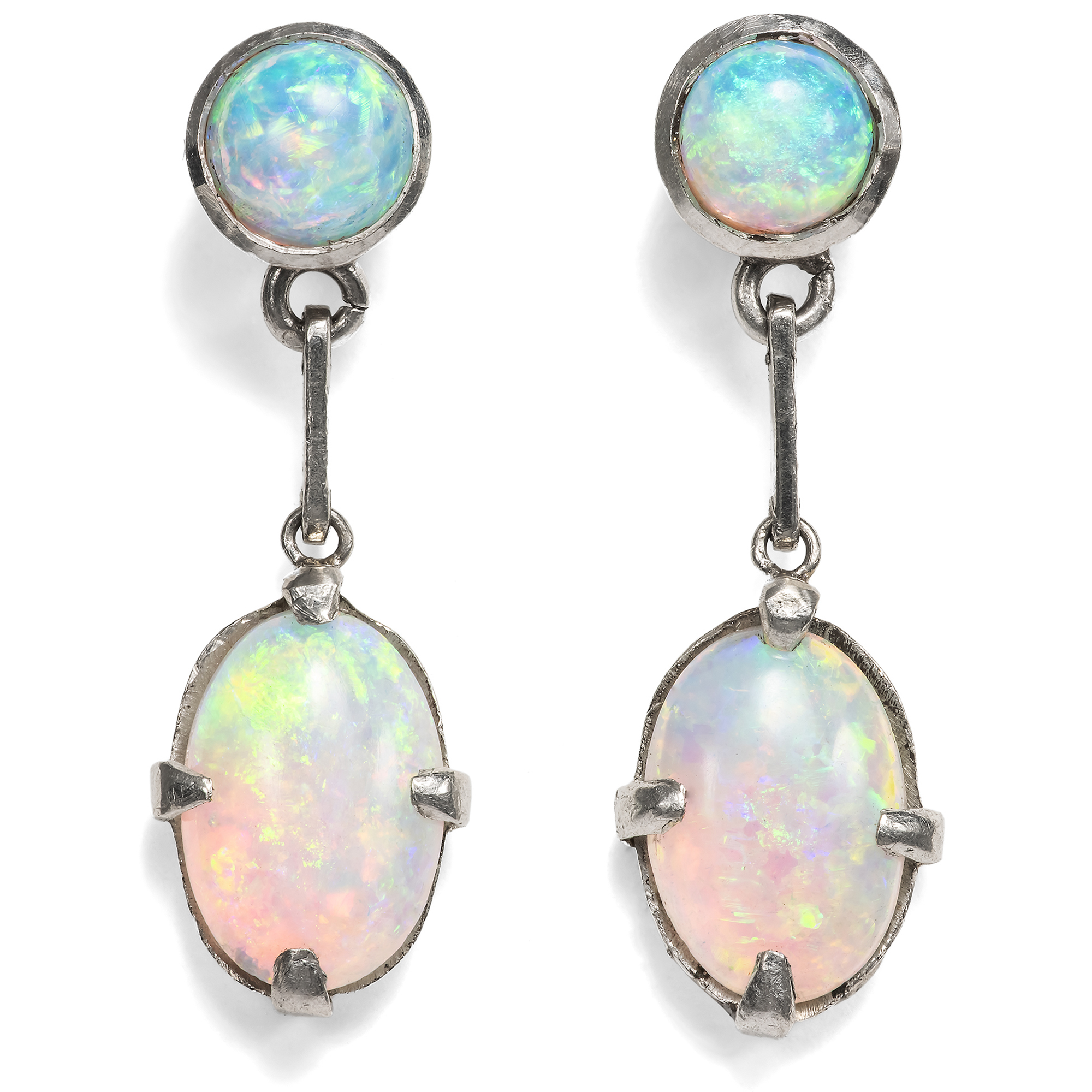Antike Ohrringe mit Opalen in Silber, Großbritannien um 1920 Antike Ohrringe mit Opalen in Silber, Großbritannien um 1920