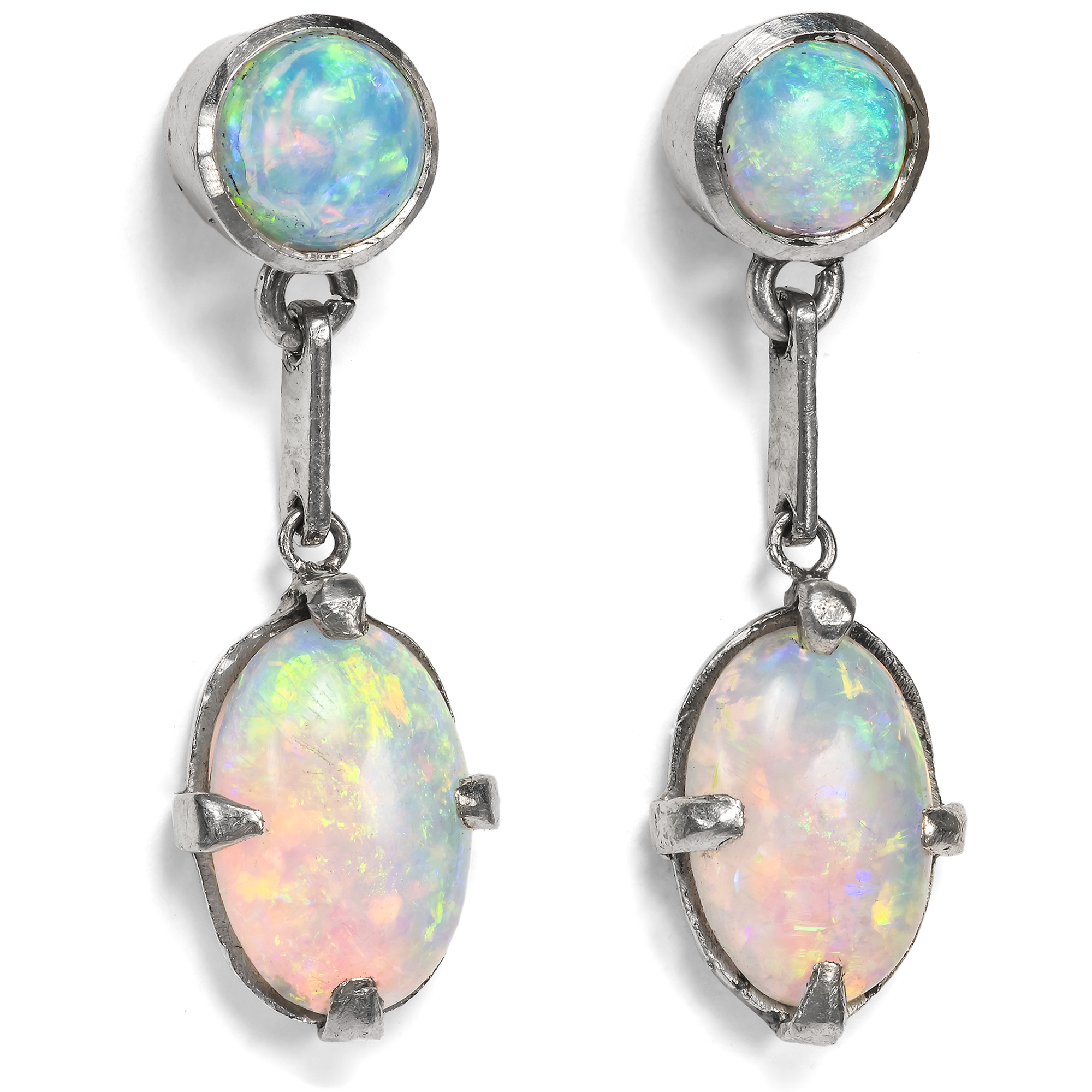 Antike Ohrringe mit Opalen in Silber, Großbritannien um 1920 Antike Ohrringe mit Opalen in Silber, Großbritannien um 1920