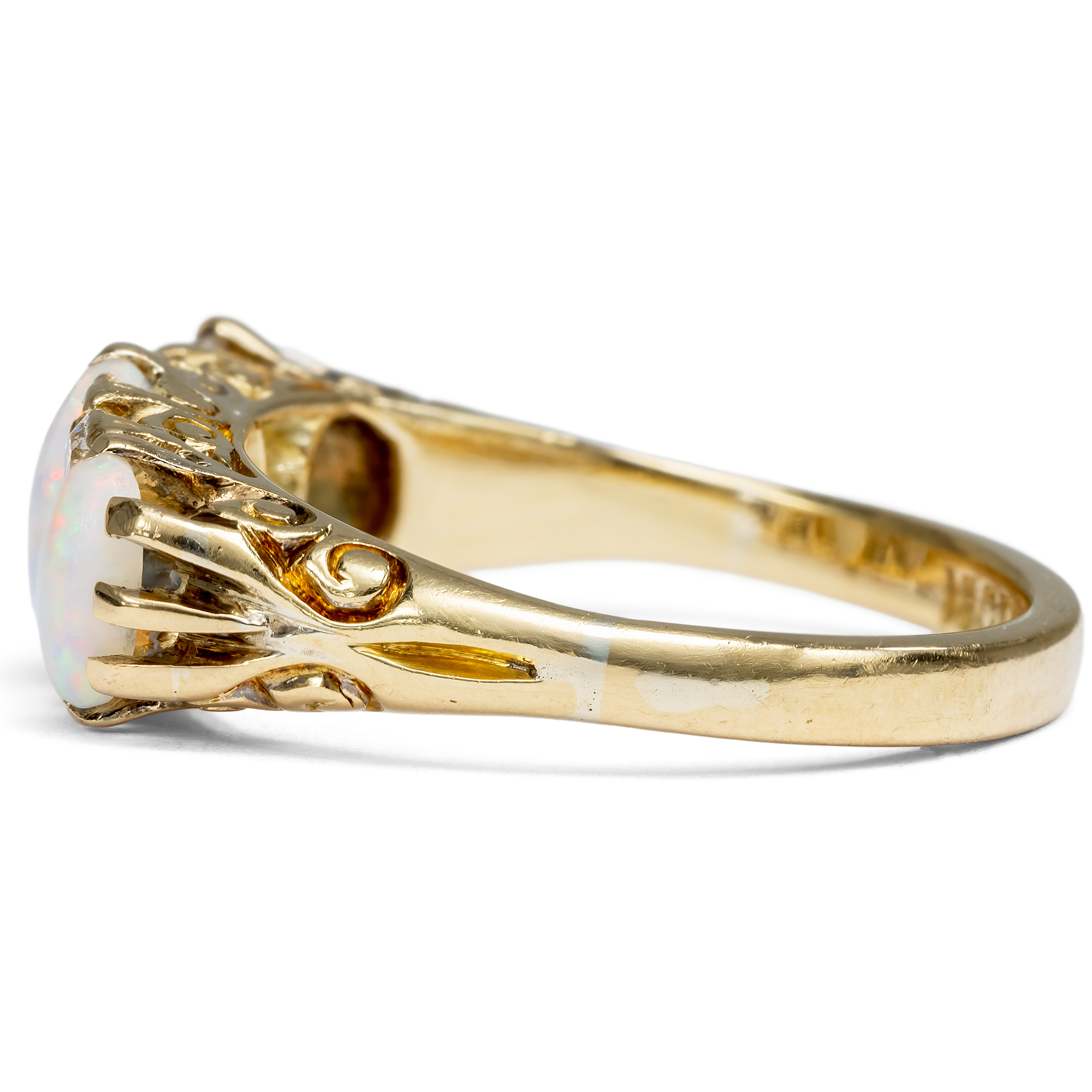 Elegant Ring with Opals & Diamonds in Gold, England c. 1900 Elegant Ring with Opals & Diamonds in Gold, England c. 1900