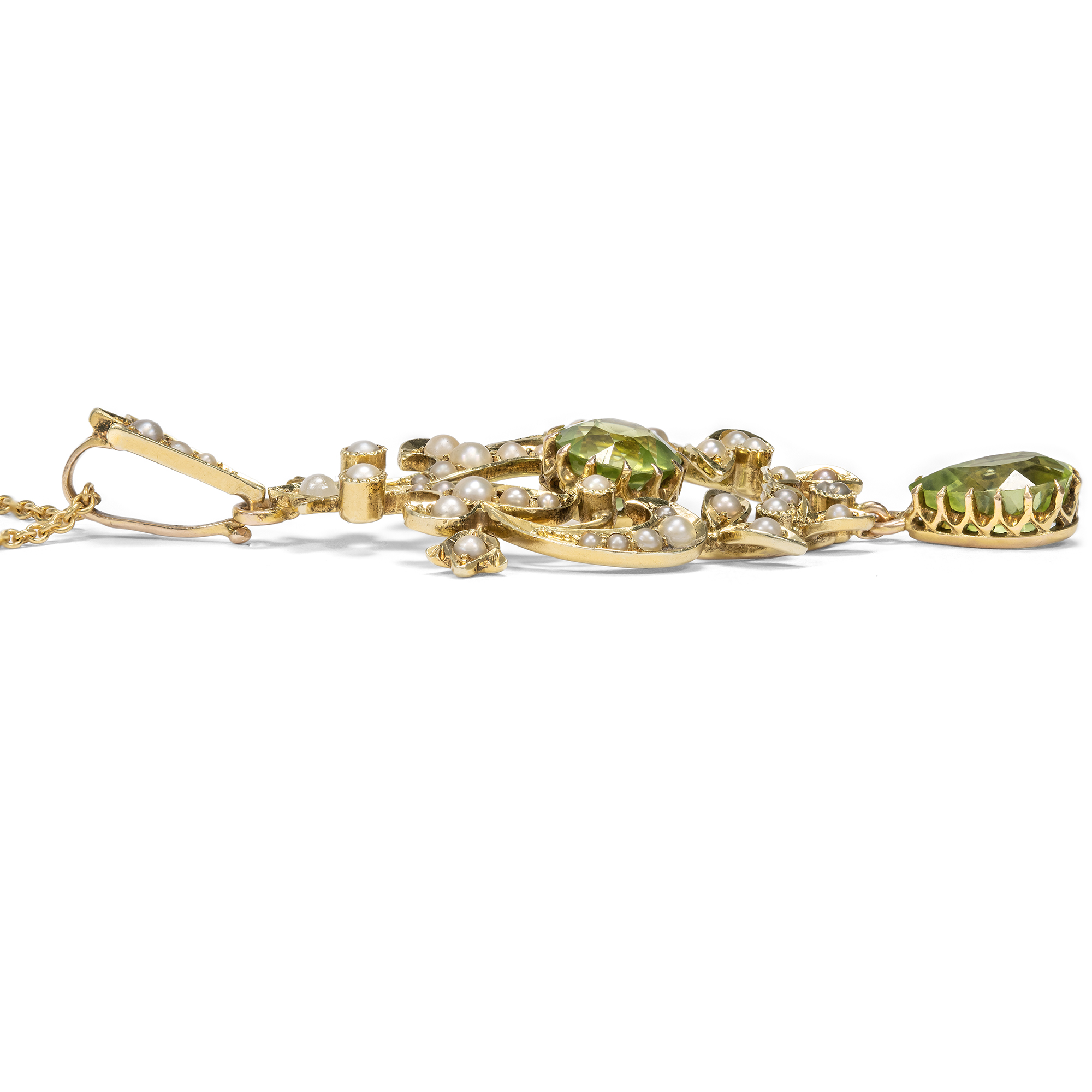 Elegant Pendant With Peridot & Pearls in Gold, Great Britain Circa 1905 Elegant Pendant With Peridot & Pearls in Gold, Great Britain Circa 1905