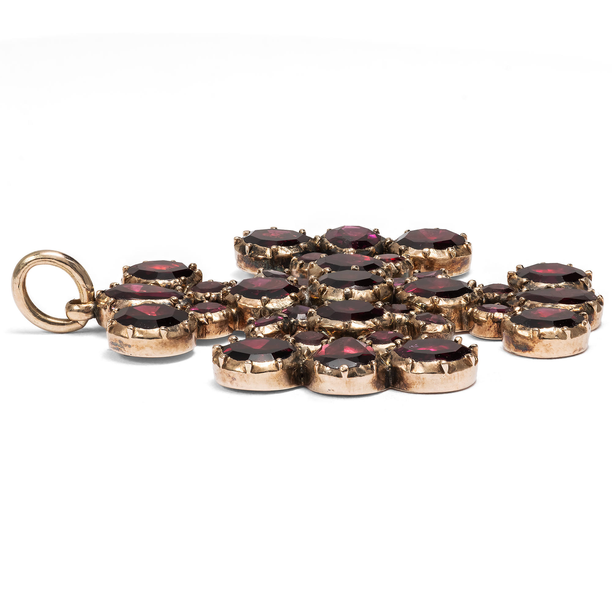 Antiker Anhänger in Form eines Malteserkreuzes mit Granaten, Großbritannien um 1825 Antiker Anhänger in Form eines Malteserkreuzes mit Granaten, Großbritannien um 1825