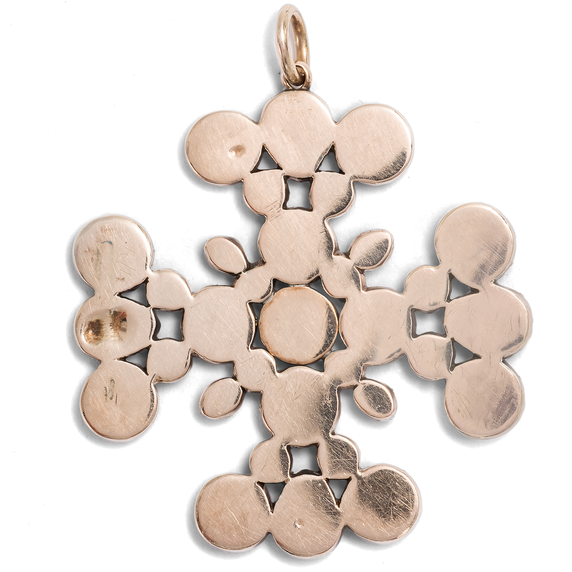 Antiker Anhänger in Form eines Malteserkreuzes mit Granaten, Großbritannien um 1825 Antiker Anhänger in Form eines Malteserkreuzes mit Granaten, Großbritannien um 1825