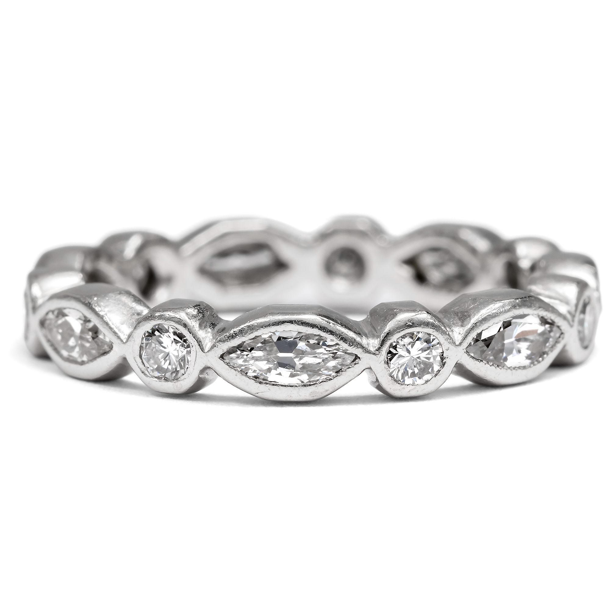 Zarter vintage Memoryring aus Platin mit Diamanten, RW 54, um 1980 Zarter vintage Memoryring aus Platin mit Diamanten, RW 54, um 1980