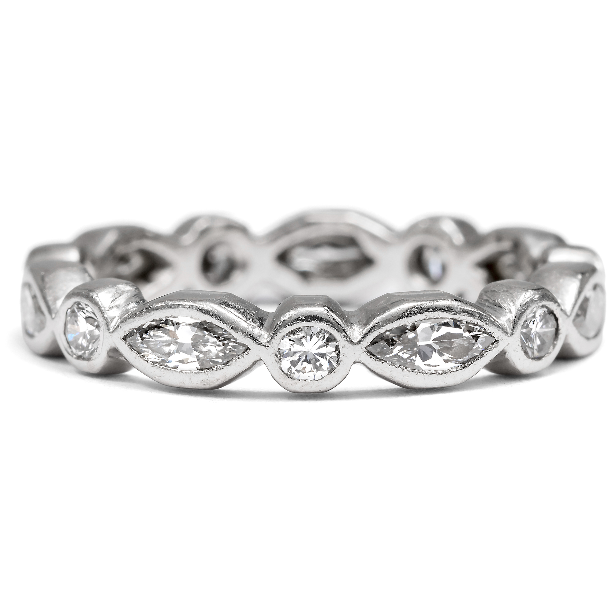 Zarter vintage Memoryring aus Platin mit Diamanten, RW 54, um 1980 Zarter vintage Memoryring aus Platin mit Diamanten, RW 54, um 1980
