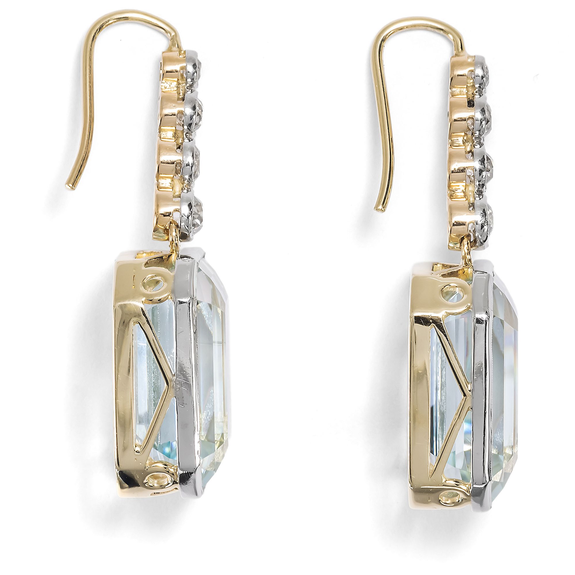 Glamouröse Ohrringe mit Diamanten & großen Aquamarinen, aus unserer Werkstatt Glamouröse Ohrringe mit Diamanten & großen Aquamarinen, aus unserer Werkstatt