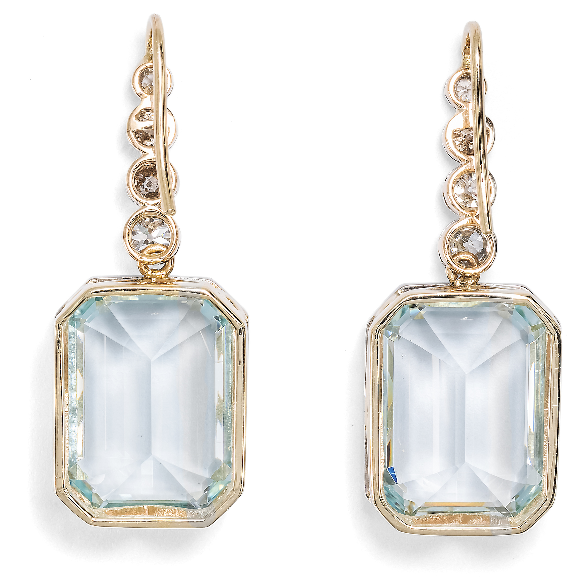 Glamouröse Ohrringe mit Diamanten & großen Aquamarinen, aus unserer Werkstatt Glamouröse Ohrringe mit Diamanten & großen Aquamarinen, aus unserer Werkstatt