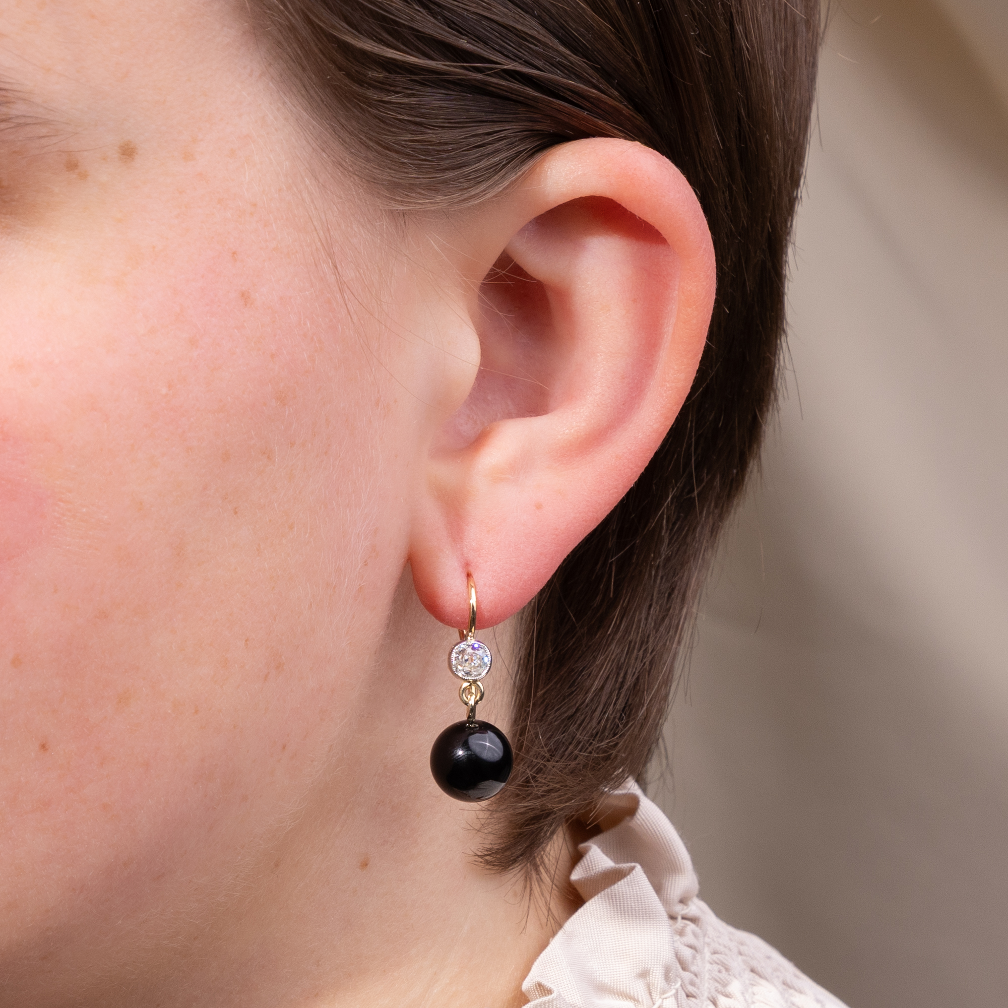 Ohrhänger aus Onyx & antiken Diamanten in Platin & Gold, aus unserer Werkstatt Ohrhänger aus Onyx & antiken Diamanten in Platin & Gold, aus unserer Werkstatt