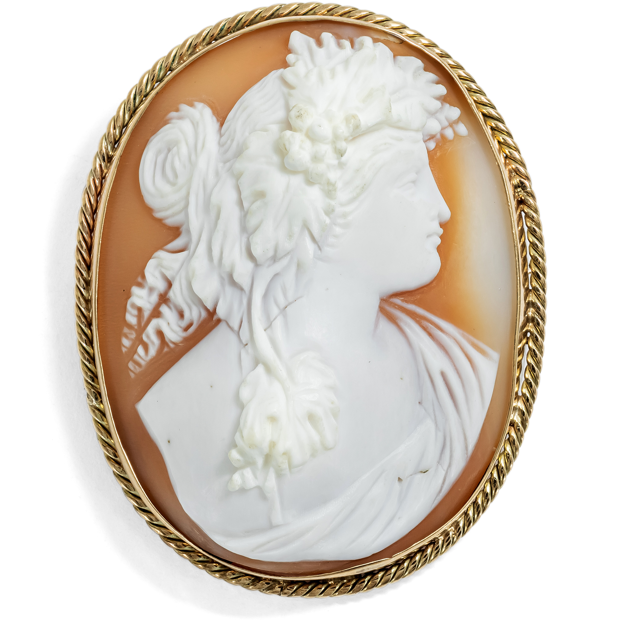 Antique Brooch With Shell cameo of a Bacchante in Gold, Circa 1905 Antique Brooch With Shell cameo of a Bacchante in Gold, Circa 1905