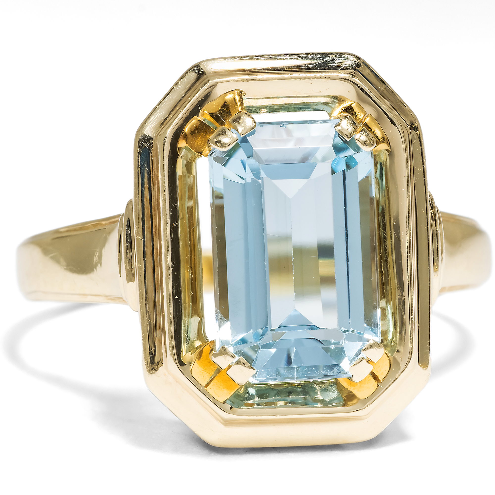 Schöner vintage Ring mit Aquamarin in Gelbgold, um 1965 Schöner vintage Ring mit Aquamarin in Gelbgold, um 1965