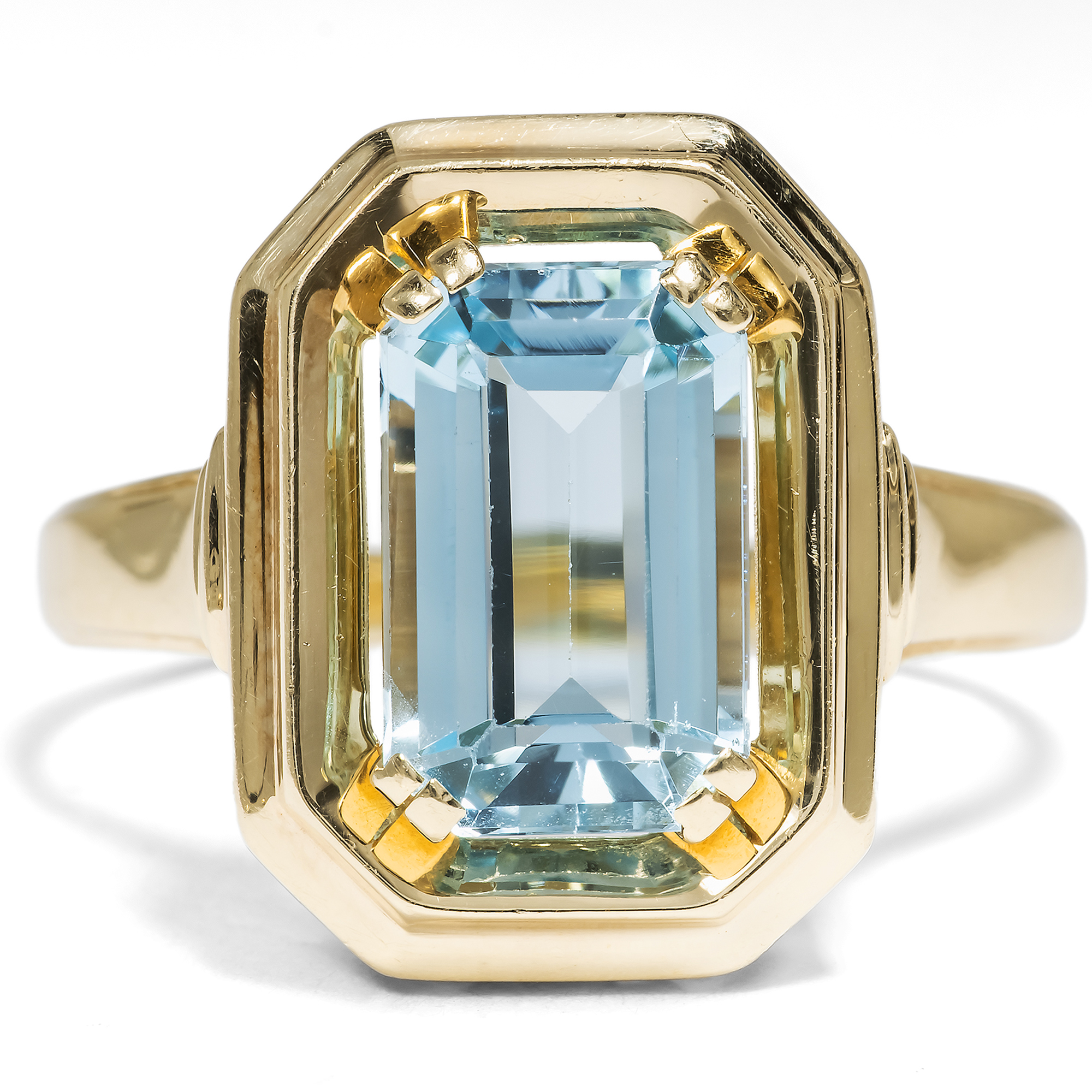 Schöner vintage Ring mit Aquamarin in Gelbgold, um 1965 Schöner vintage Ring mit Aquamarin in Gelbgold, um 1965