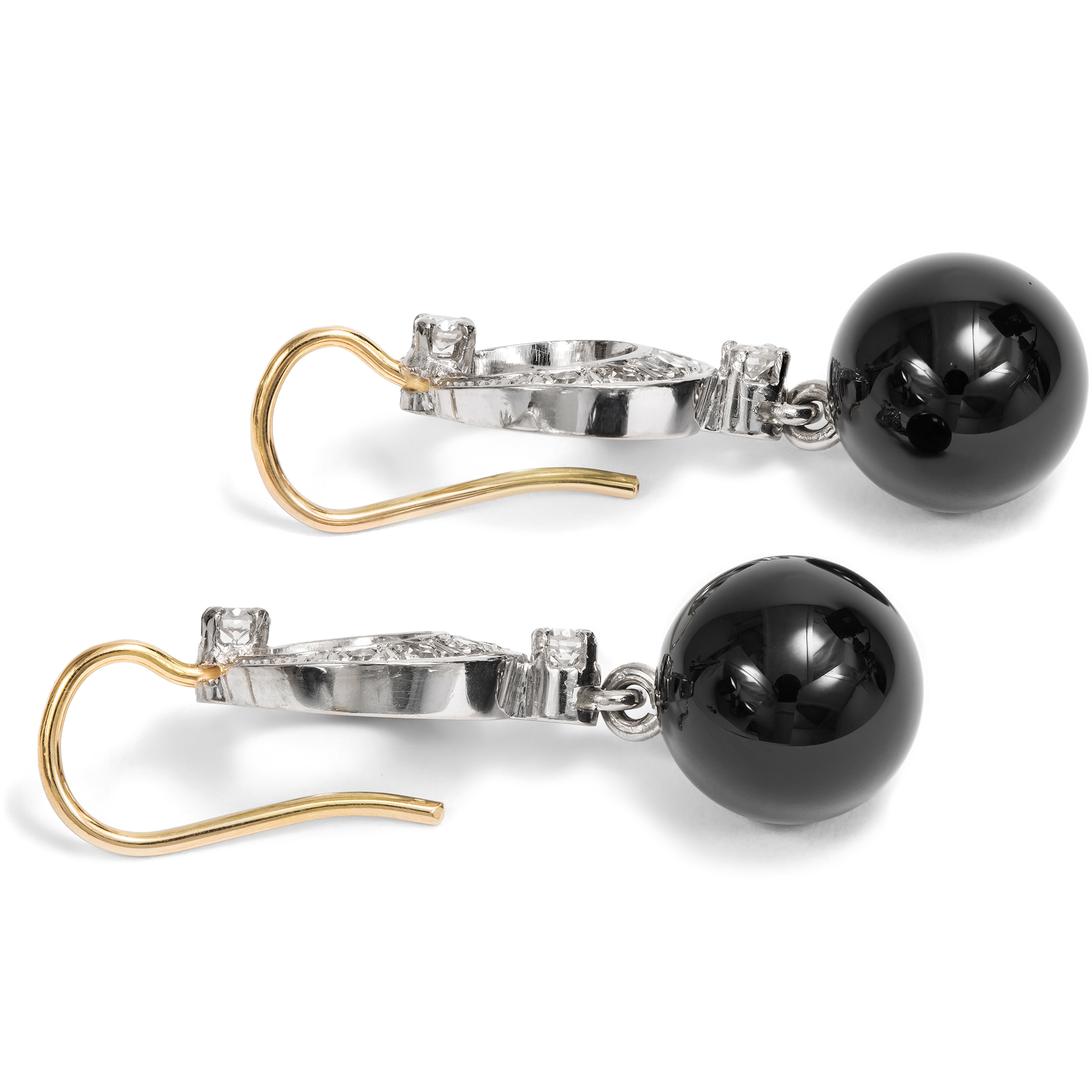 Elegante Ohrringe aus vintage Elementen mit Diamanten & Onyx, aus unserer Werkstatt Elegante Ohrringe aus vintage Elementen mit Diamanten & Onyx, aus unserer Werkstatt