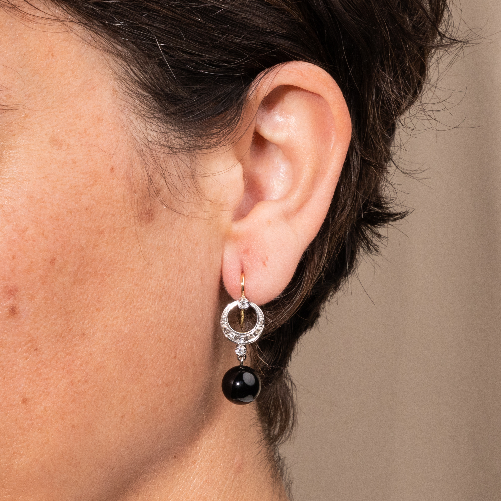 Elegante Ohrringe aus vintage Elementen mit Diamanten & Onyx, aus unserer Werkstatt Elegante Ohrringe aus vintage Elementen mit Diamanten & Onyx, aus unserer Werkstatt