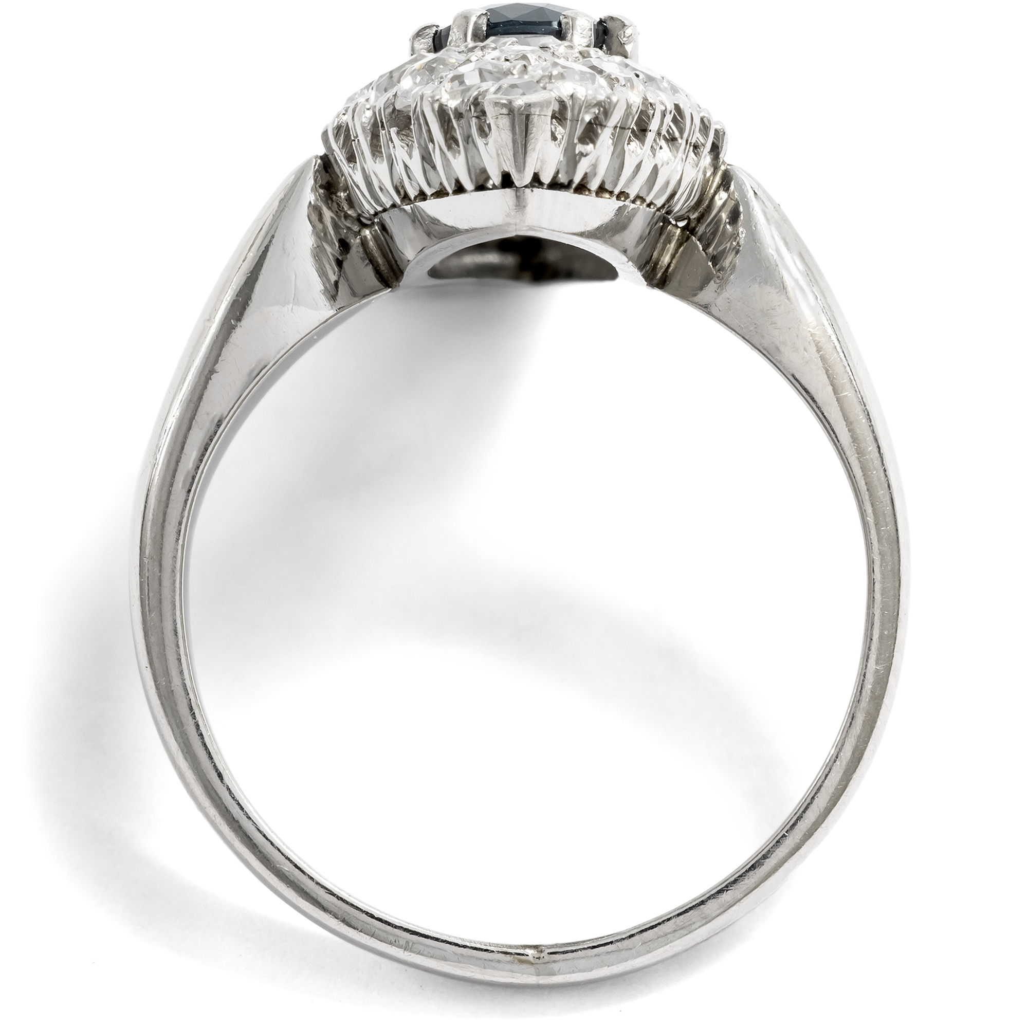 Antiker Schiffchenring mit blauem Saphir und Altschliff Diamanten, um 1890 Antiker Schiffchenring mit blauem Saphir und Altschliff Diamanten, um 1890