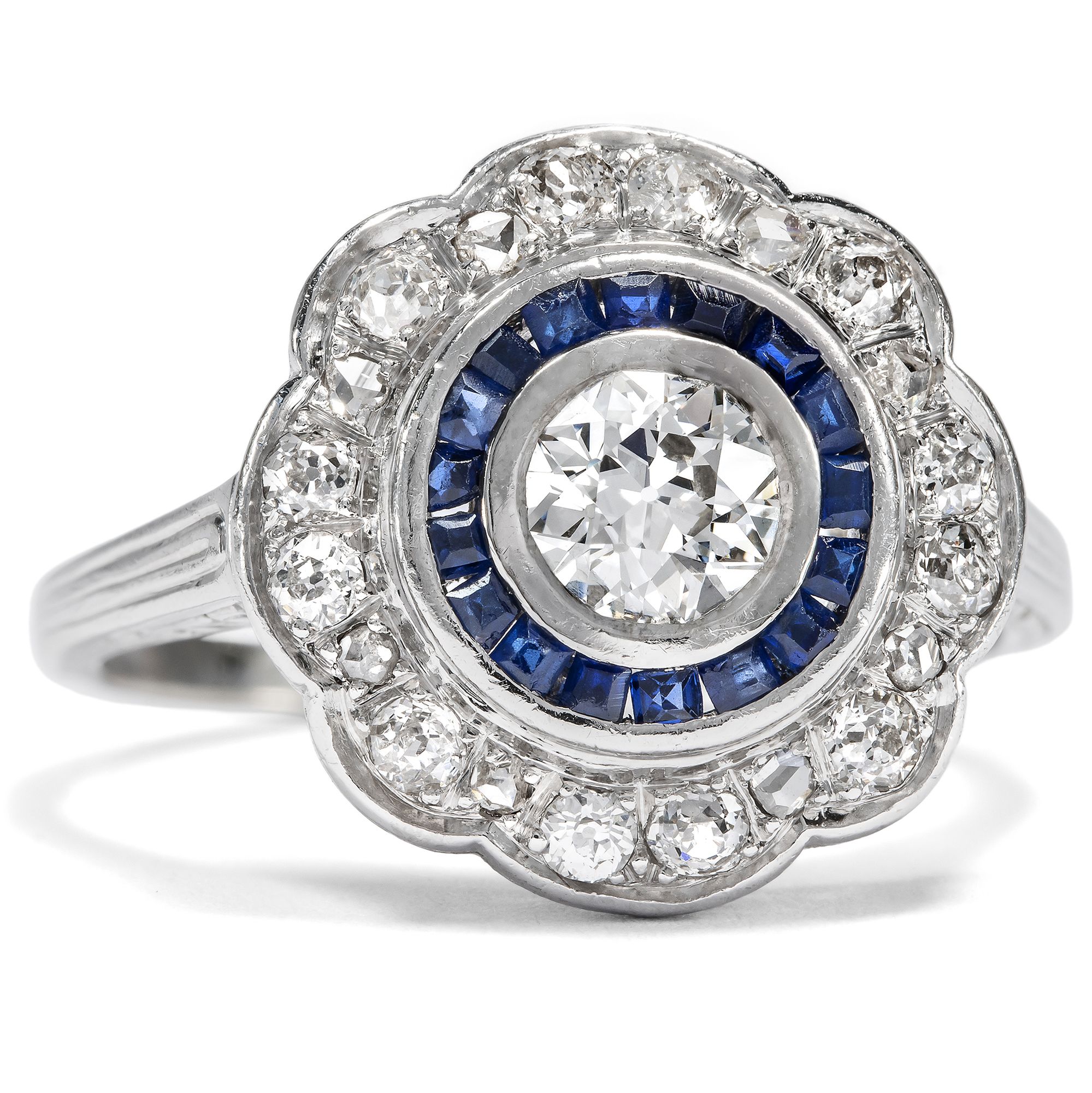 Antiker „Target Ring“ mit Diamanten & Saphiren, wohl USA, um 1930 Antiker „Target Ring“ mit Diamanten & Saphiren, wohl USA, um 1930