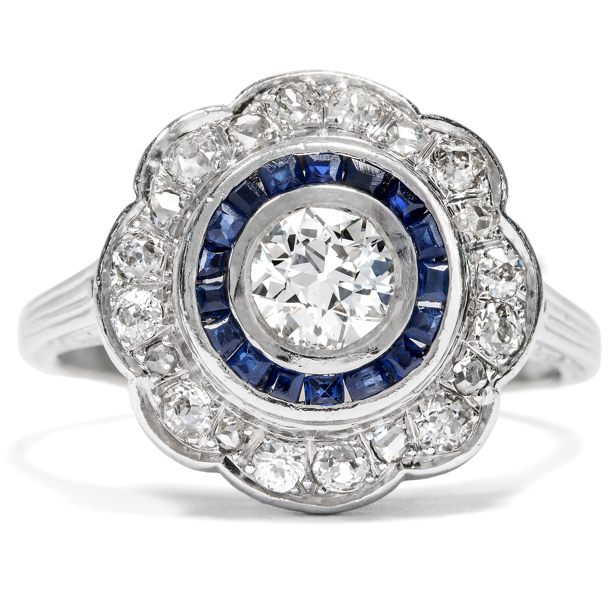 Antiker „Target Ring“ mit Diamanten & Saphiren, wohl USA, um 1930 Antiker „Target Ring“ mit Diamanten & Saphiren, wohl USA, um 1930