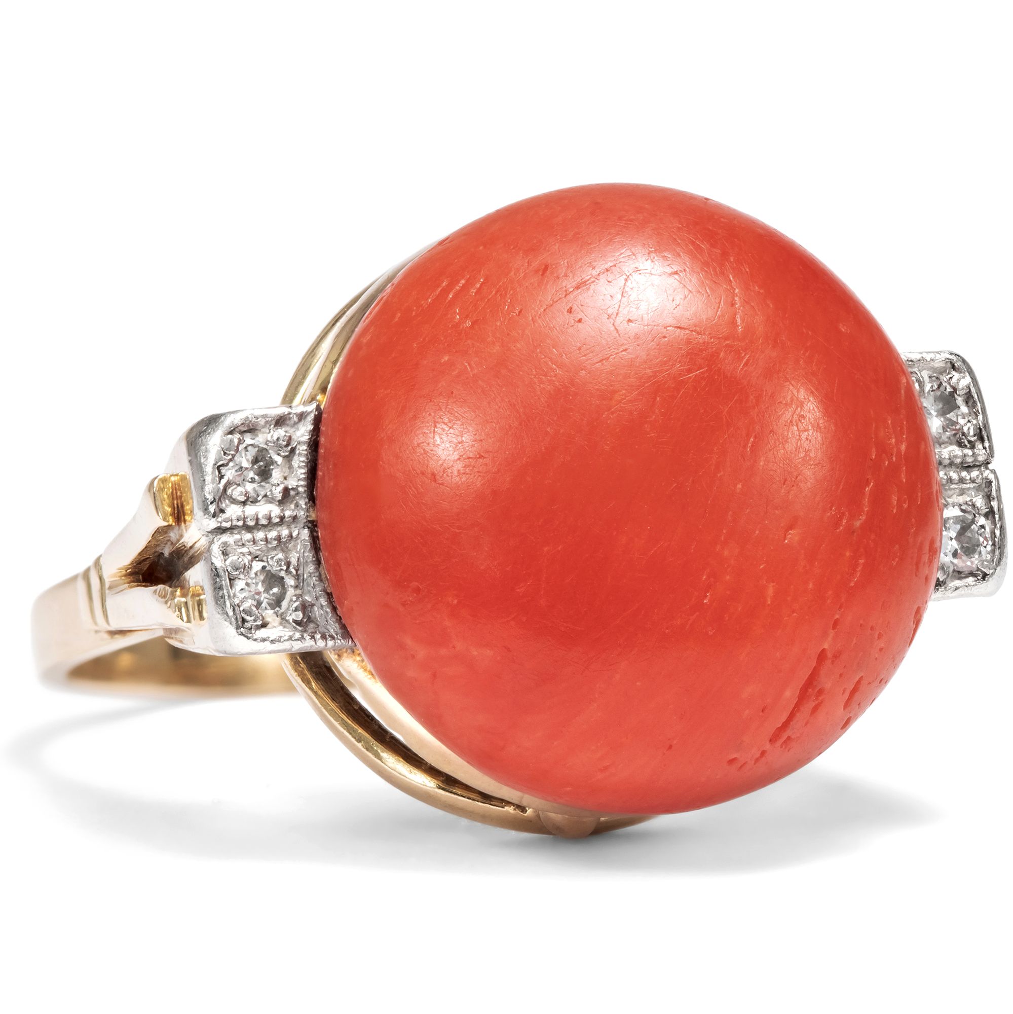 Antiker Ring des Art Déco mit großer Koralle & Diamanten in Gold, um 1935