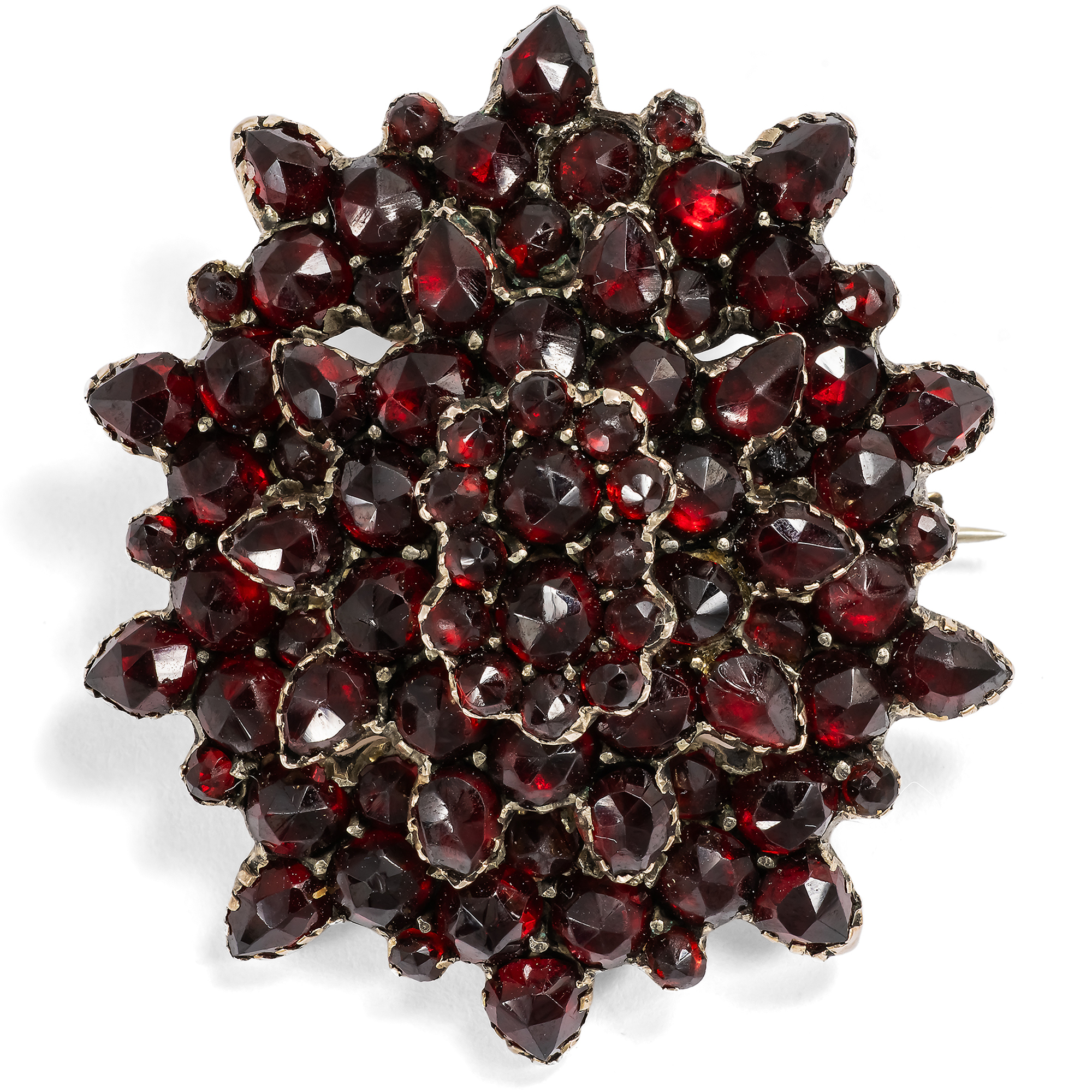 Große antike Brosche mit dunkelroten Granaten, um 1880 Große antike Brosche mit dunkelroten Granaten, um 1880