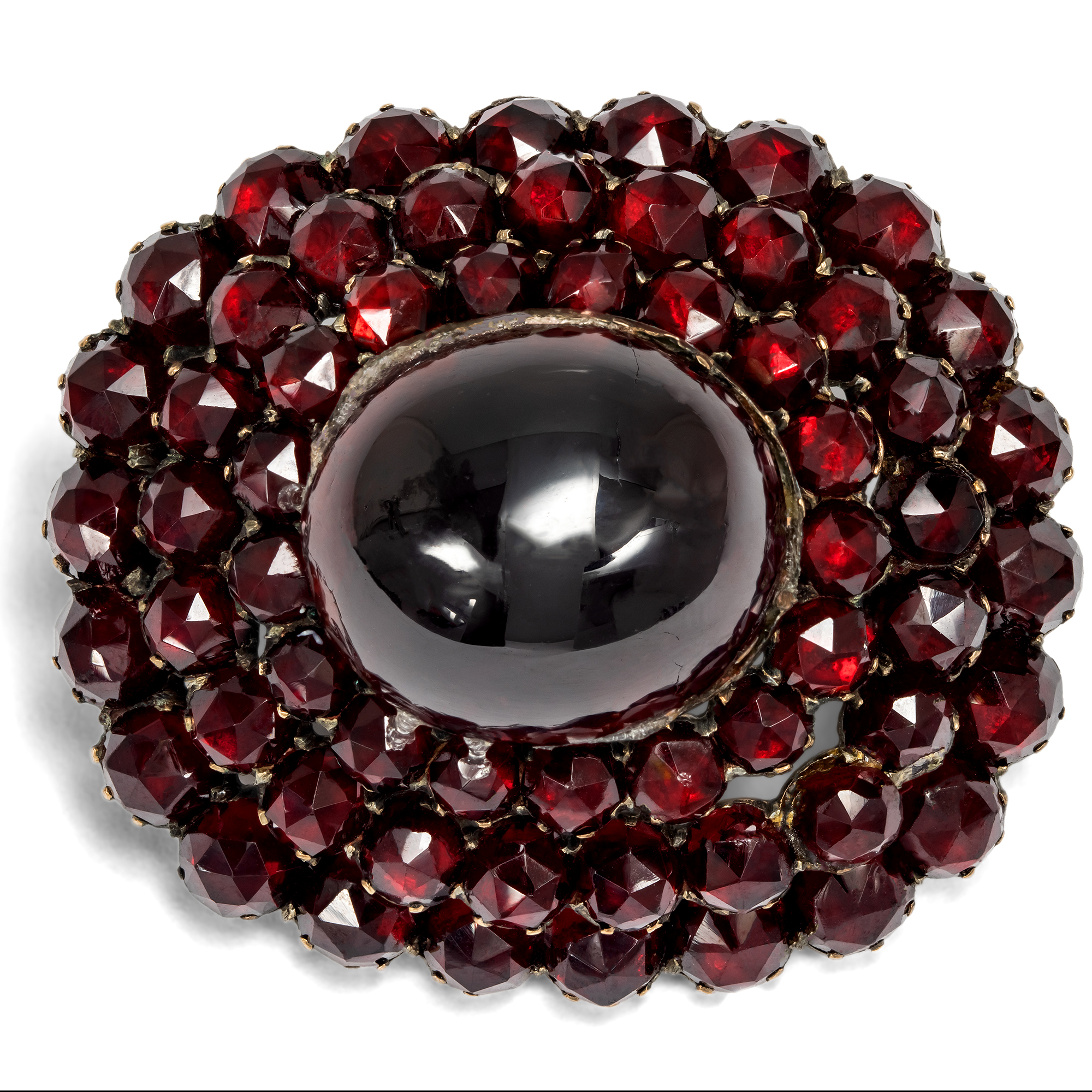Antike Brosche mit warm leuchtenden, roten Granaten, um 1880 Antike Brosche mit warm leuchtenden, roten Granaten, um 1880