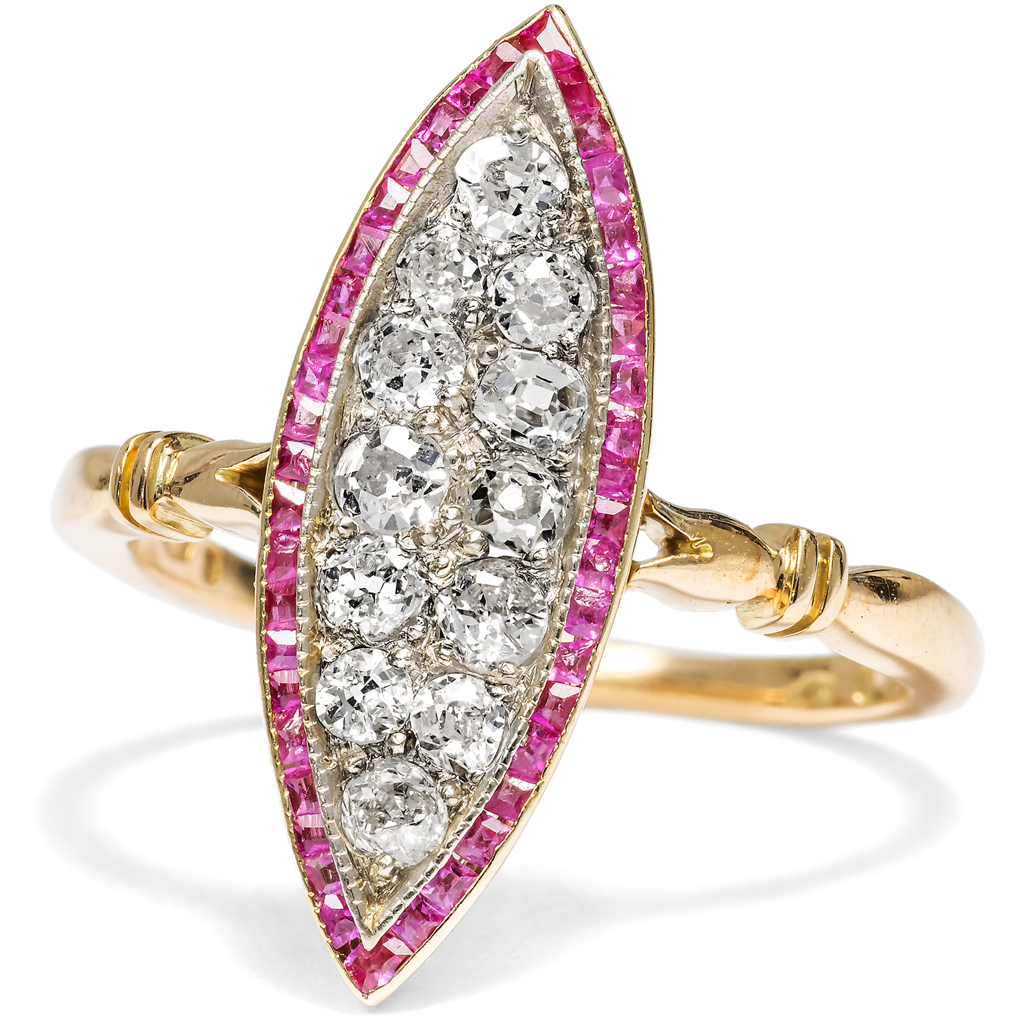 Antiker „Marquise“-Ring mit Diamanten & Rubinen, um 1915 Antiker „Marquise“-Ring mit Diamanten & Rubinen, um 1915