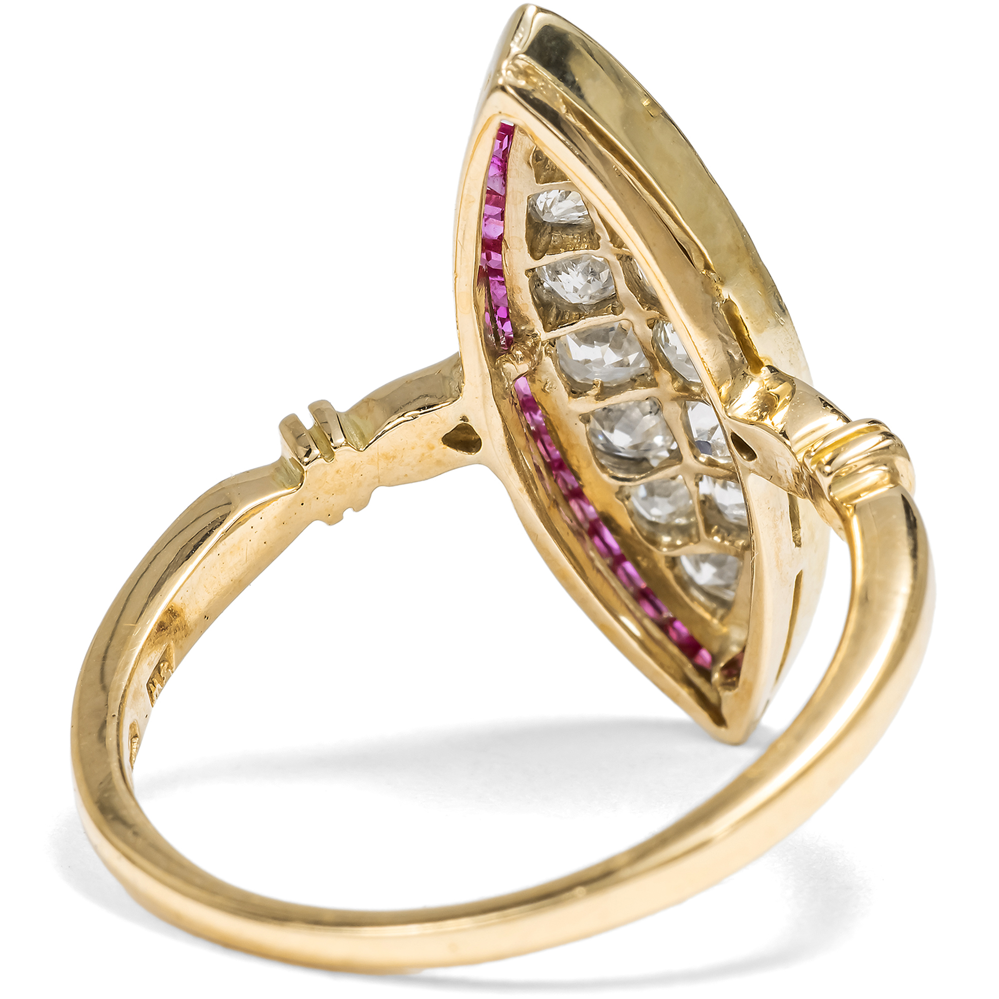 Antiker „Marquise“-Ring mit Diamanten & Rubinen, um 1915 Antiker „Marquise“-Ring mit Diamanten & Rubinen, um 1915