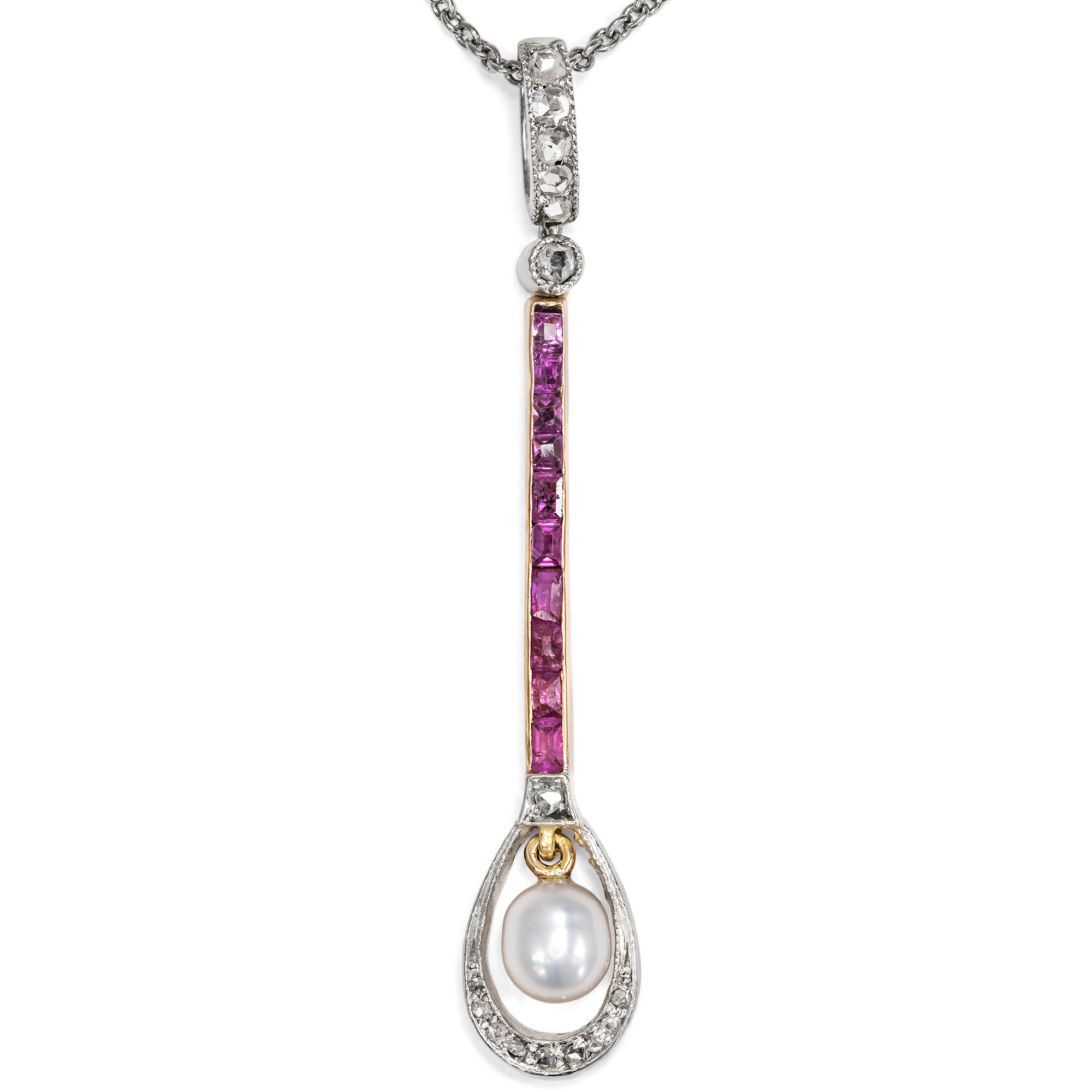 Edler Anhänger mit Rubinen, Diamanten & Naturperle in Platin & Gold, um 1910 Edler Anhänger mit Rubinen, Diamanten & Naturperle in Platin & Gold, um 1910