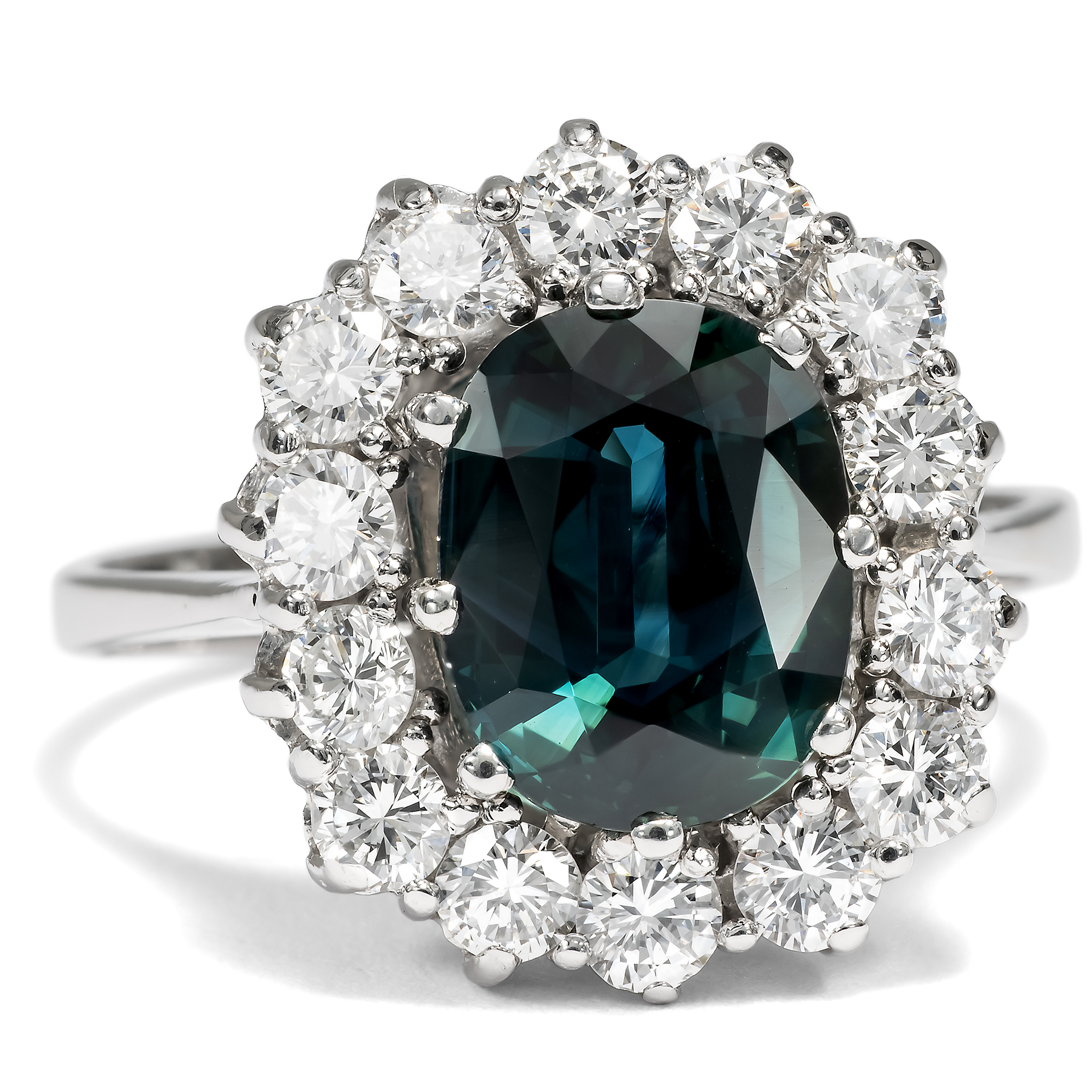 Luxurious Sapphire and Diamond Cluster Ring in White Gold, c. 1970 Luxurious Sapphire and Diamond Cluster Ring in White Gold, c. 1970