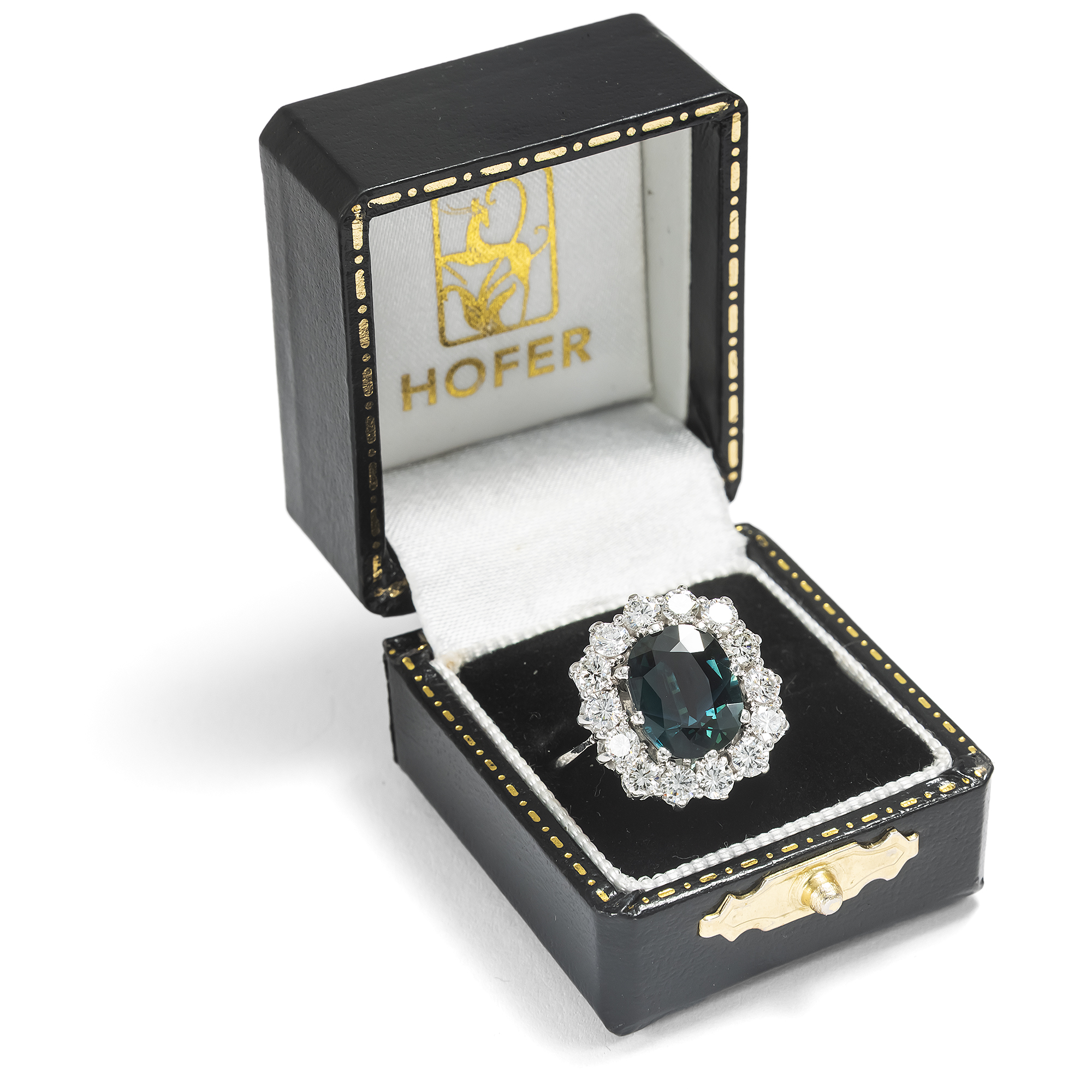 Luxurious Sapphire and Diamond Cluster Ring in White Gold, c. 1970 Luxurious Sapphire and Diamond Cluster Ring in White Gold, c. 1970
