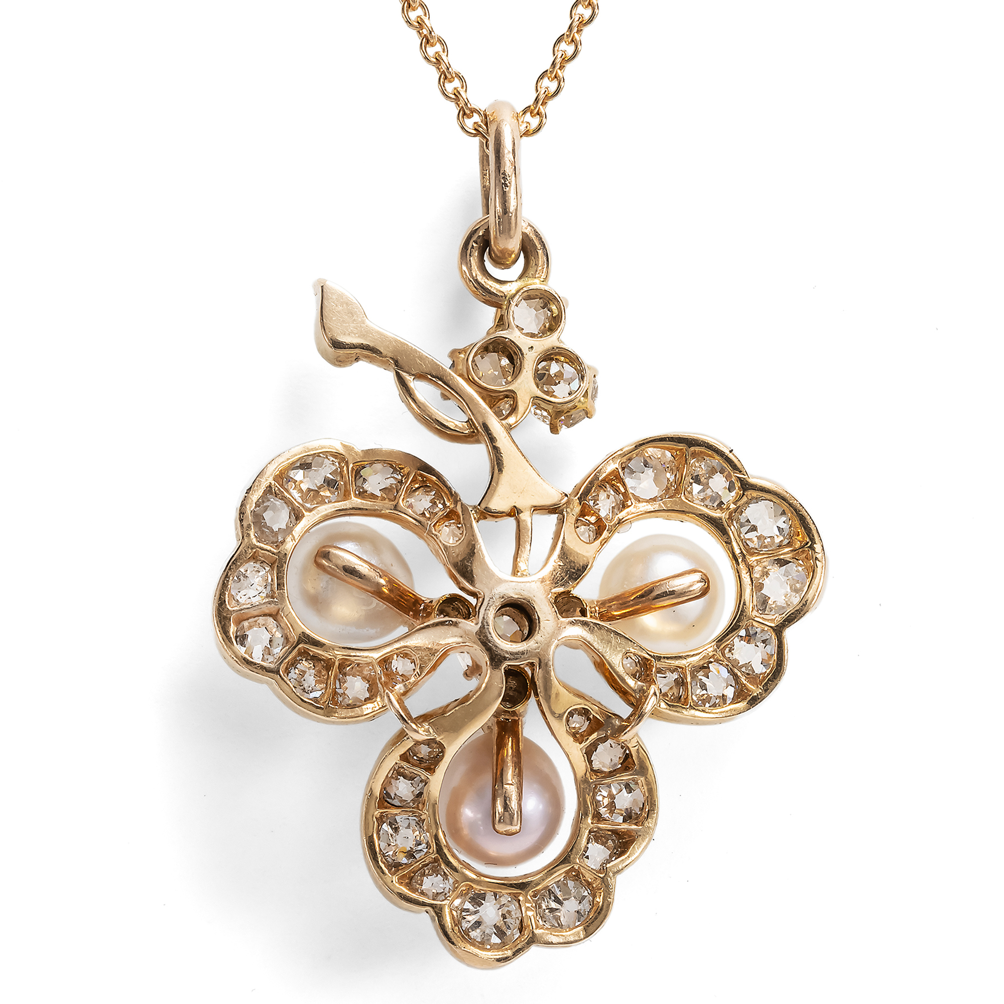 Antikes Kleeblatt mit Naturperlen & Diamanten als Anhänger, um 1890 & später Antikes Kleeblatt mit Naturperlen & Diamanten als Anhänger, um 1890 & später