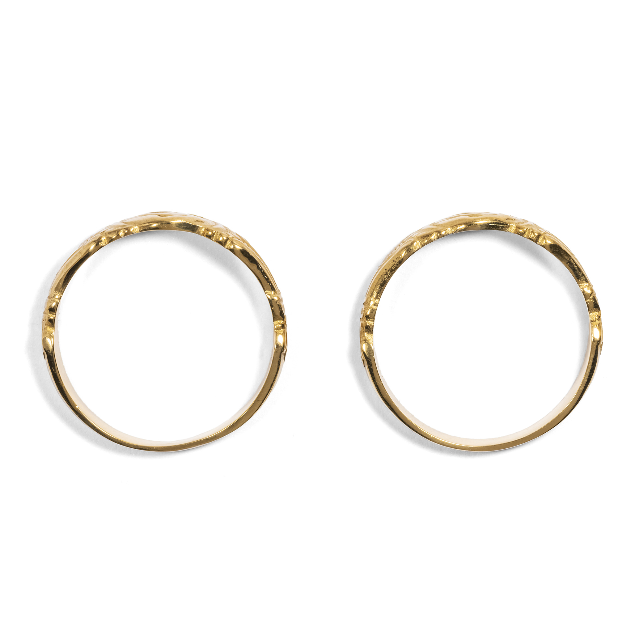 Ein Paar romantischer Eheringe aus hochkarätigem Gelbgold aus unserer Werkstatt Ein Paar romantischer Eheringe aus hochkarätigem Gelbgold aus unserer Werkstatt