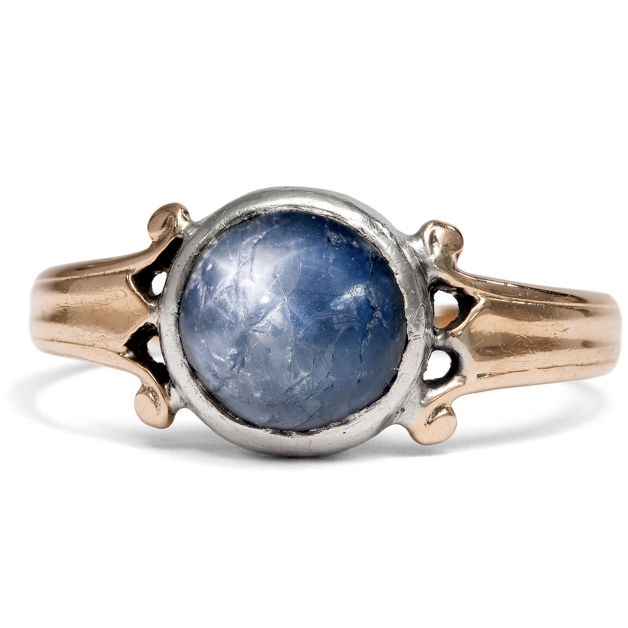 Delicate Antique Ring with Star Sapphire in Rose Gold & Silver, Probably c. 1925 Delicate Antique Ring with Star Sapphire in Rose Gold & Silver, Probably c. 1925
