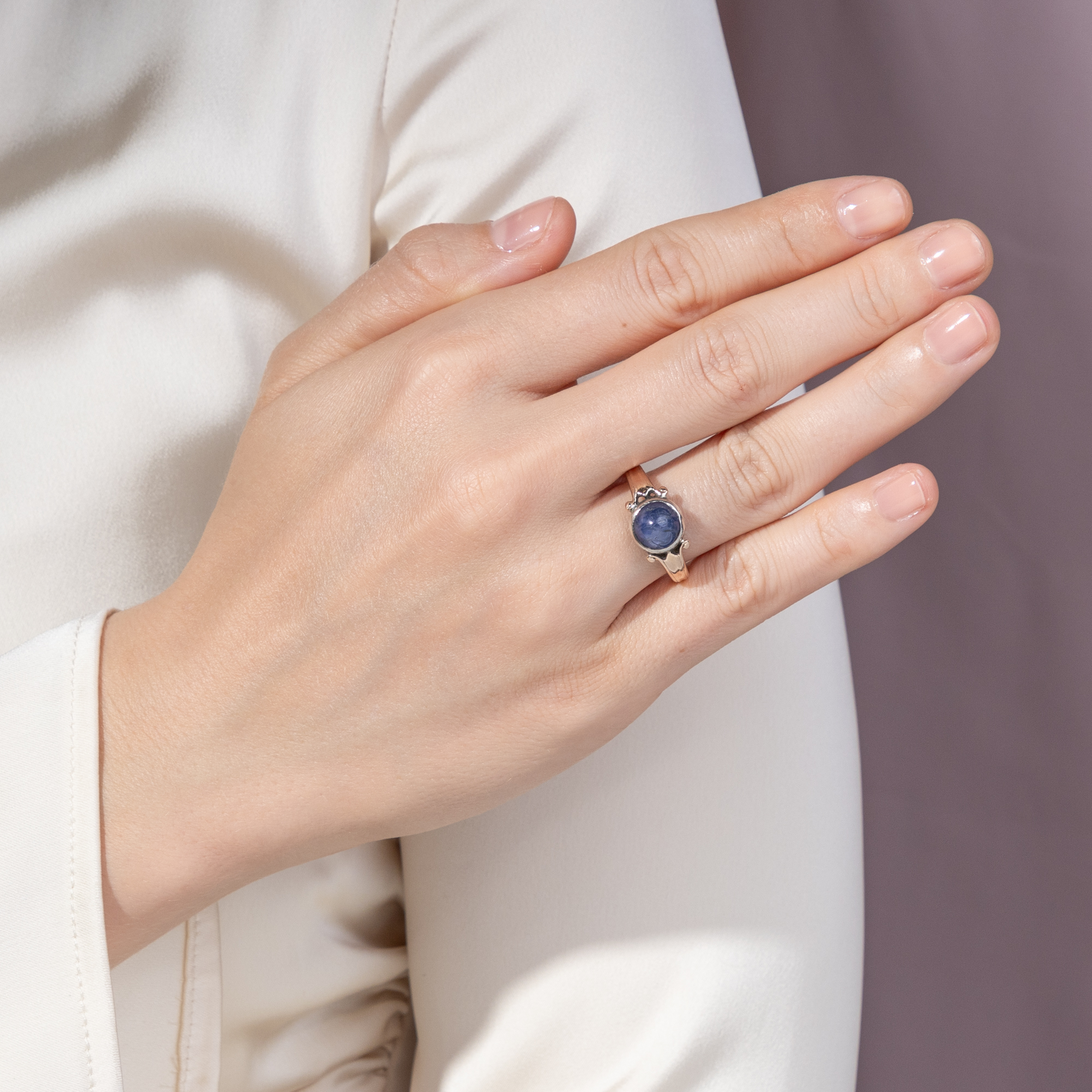 Delicate Antique Ring with Star Sapphire in Rose Gold & Silver, Probably c. 1925 Delicate Antique Ring with Star Sapphire in Rose Gold & Silver, Probably c. 1925