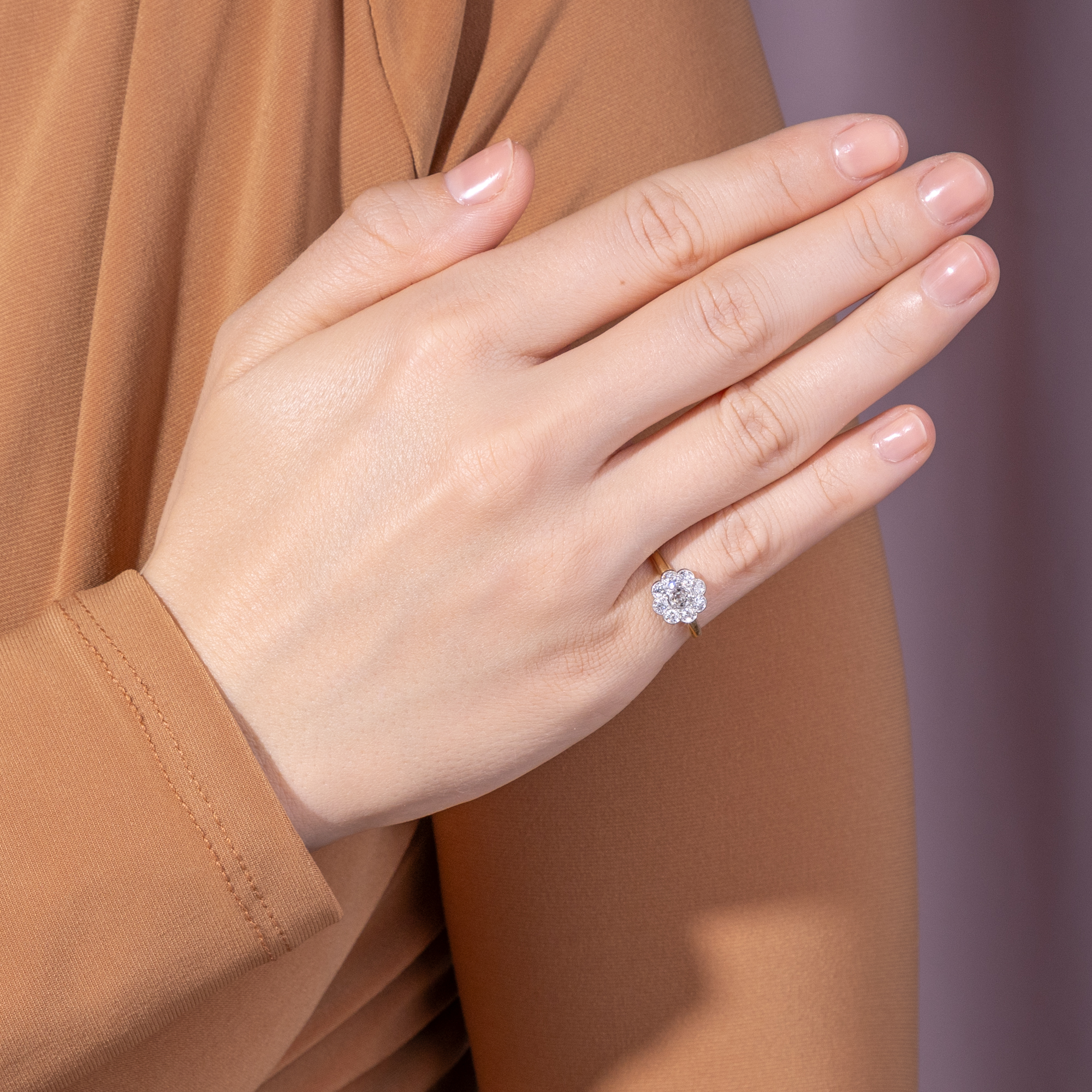 Feiner „Daisy“-Ring mit Diamanten im Altschliff in Gold & Platin, um 1900 Feiner „Daisy“-Ring mit Diamanten im Altschliff in Gold & Platin, um 1900