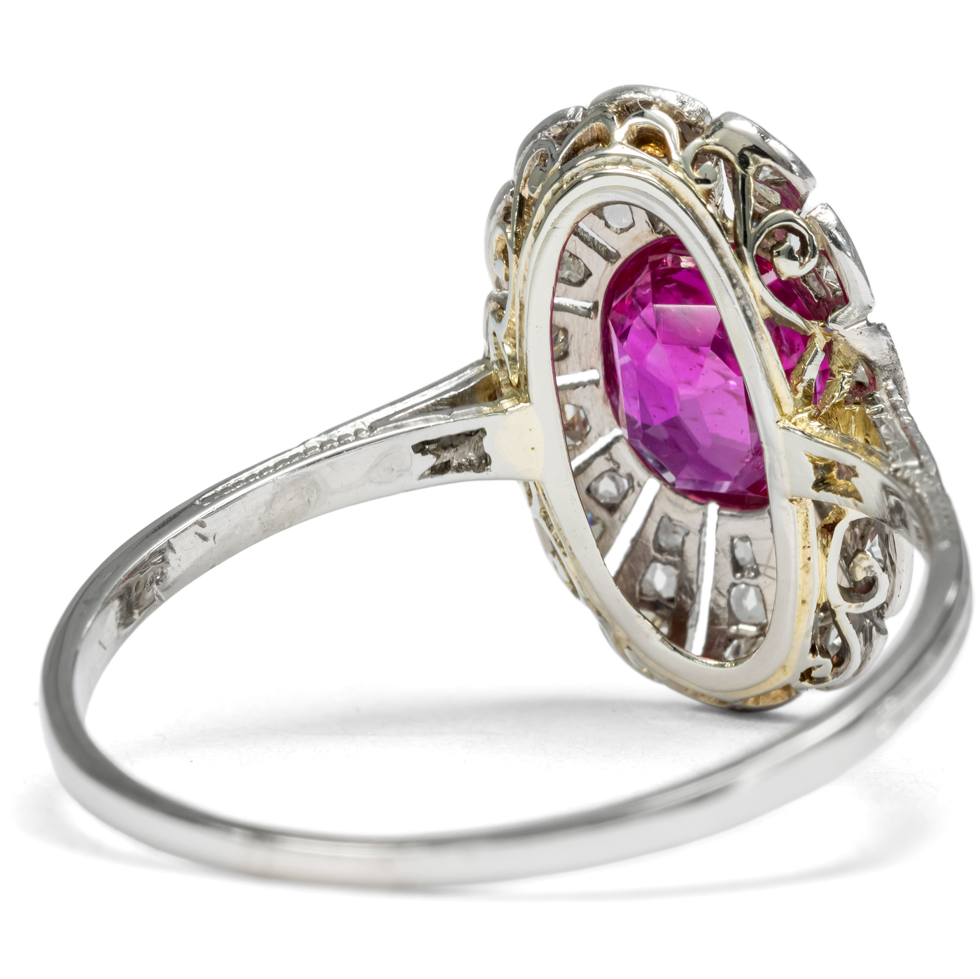 Antiker Ring mit unbehandeltem Rubin aus Burma & Diamanten, um 1925 Antiker Ring mit unbehandeltem Rubin aus Burma & Diamanten, um 1925