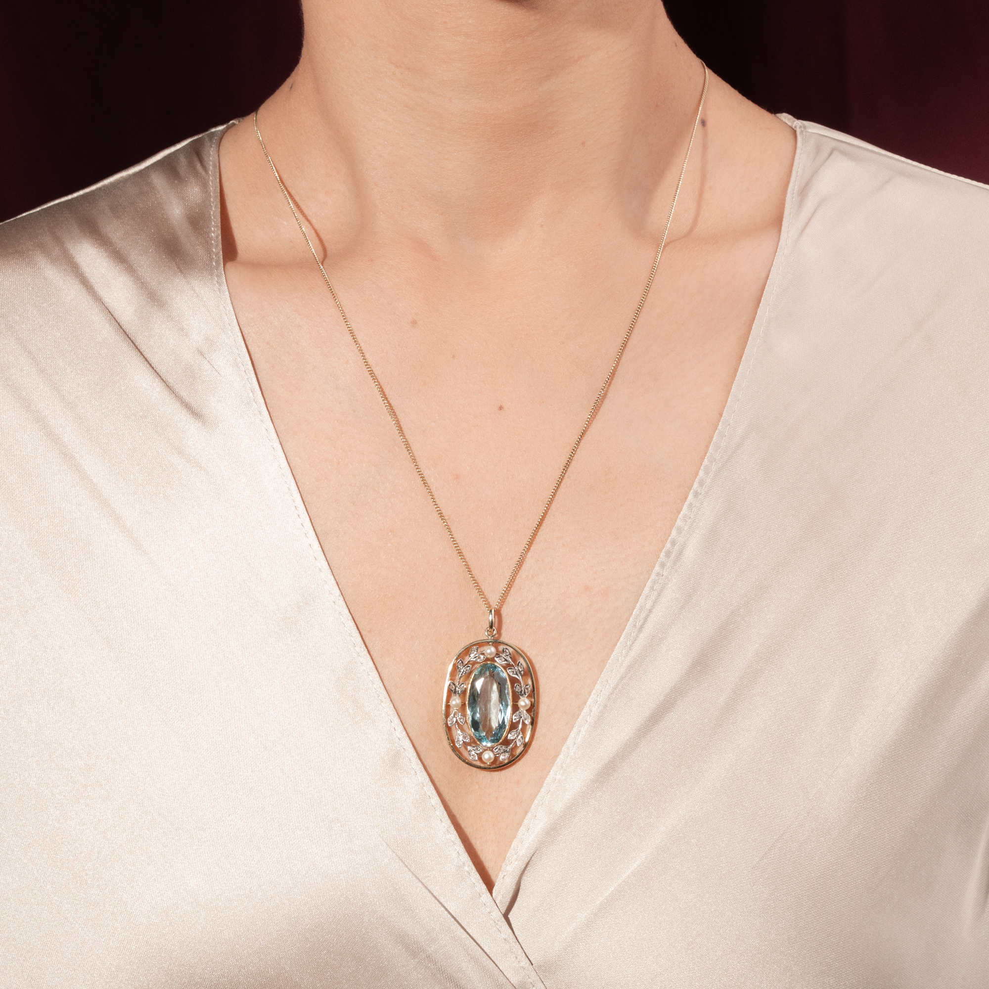 Kostbarer Anhänger mit Aquamarin & Perlen in Platin und Gold, um 1910 Kostbarer Anhänger mit Aquamarin & Perlen in Platin und Gold, um 1910