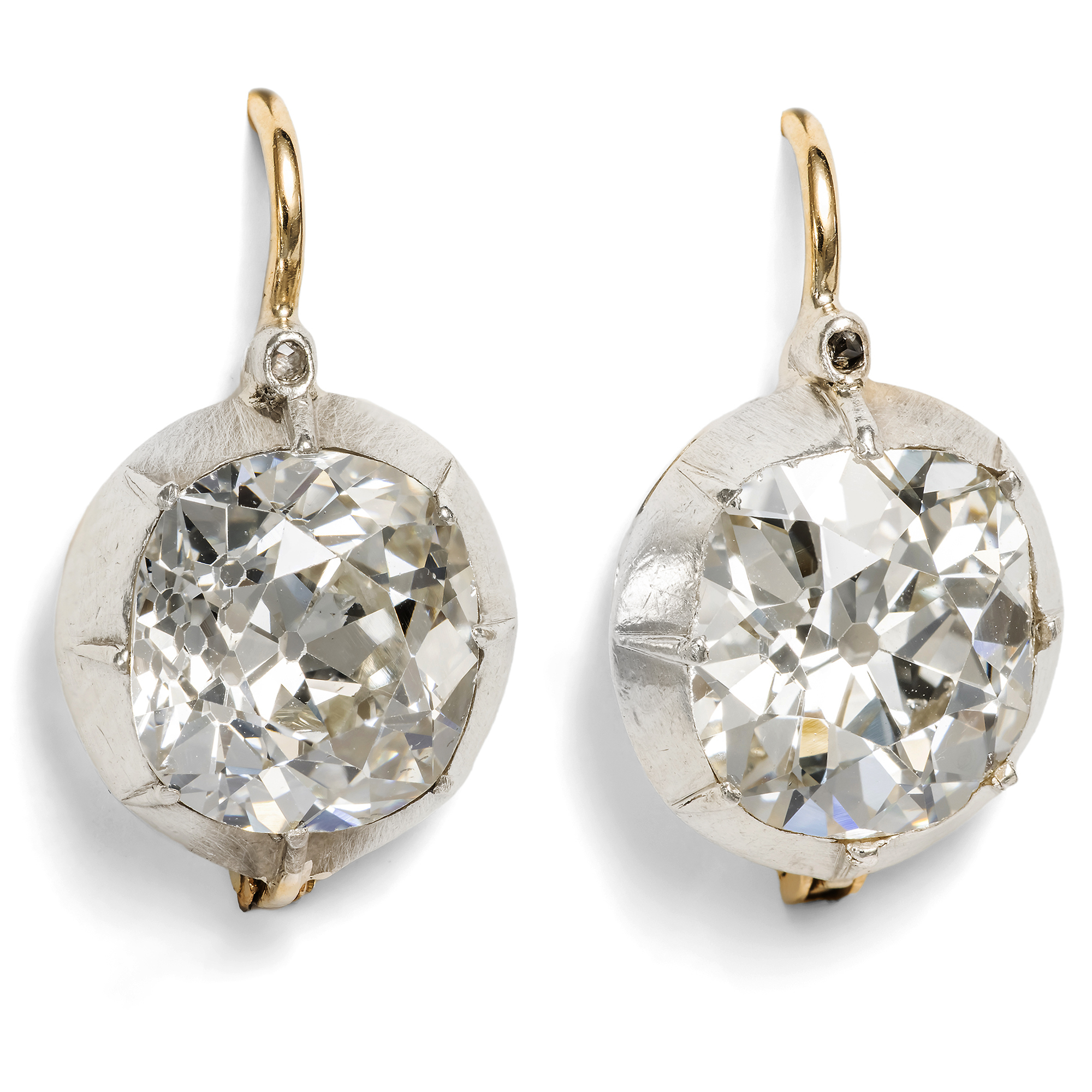 Spektakuläre Ohrrringe mit 6,45 ct „Old Mine Cut“ Diamanten in Gold & Silber, um 1890 Spektakuläre Ohrrringe mit 6,45 ct „Old Mine Cut“ Diamanten in Gold & Silber, um 1890
