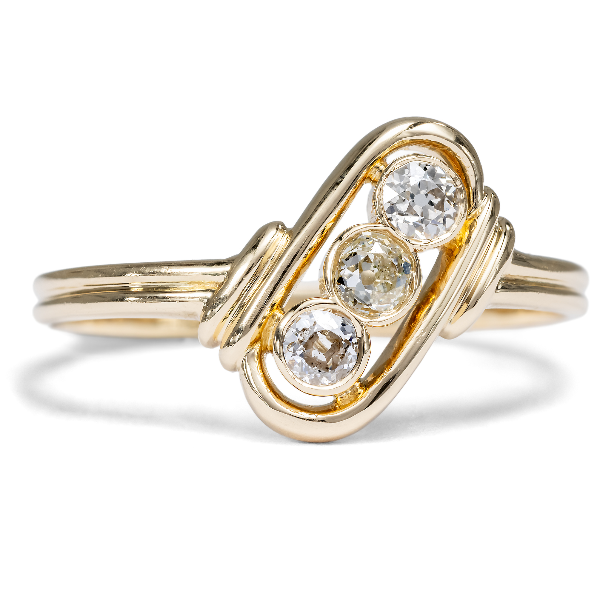 Zarter antiker„Trilogie“-Ring mit Diamanten in Gold, Deutschland um 1910 Zarter antiker„Trilogie“-Ring mit Diamanten in Gold, Deutschland um 1910