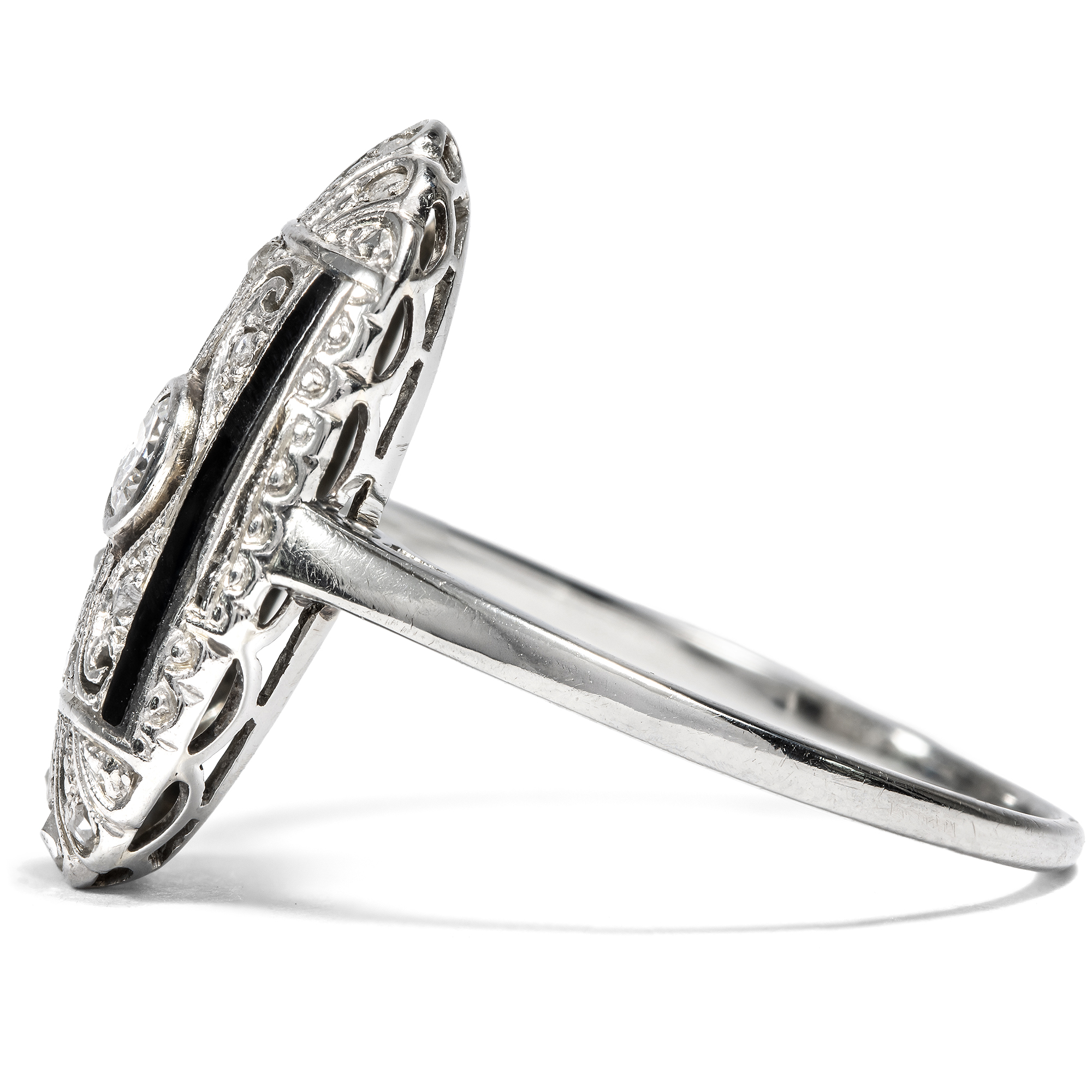 Eleganter Ring des Art Déco mit Onyx & Diamanten, um 1925 Eleganter Ring des Art Déco mit Onyx & Diamanten, um 1925