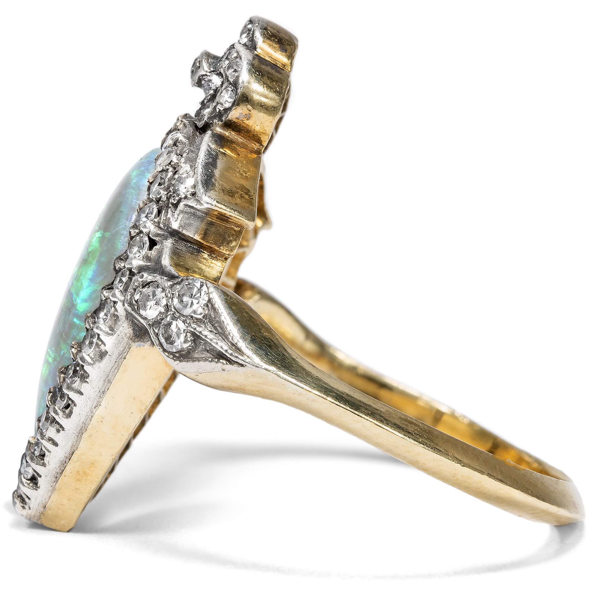 Moderner Ring in viktorianischen Formen mit Opal & Diamanten, um 2010 Moderner Ring in viktorianischen Formen mit Opal & Diamanten, um 2010