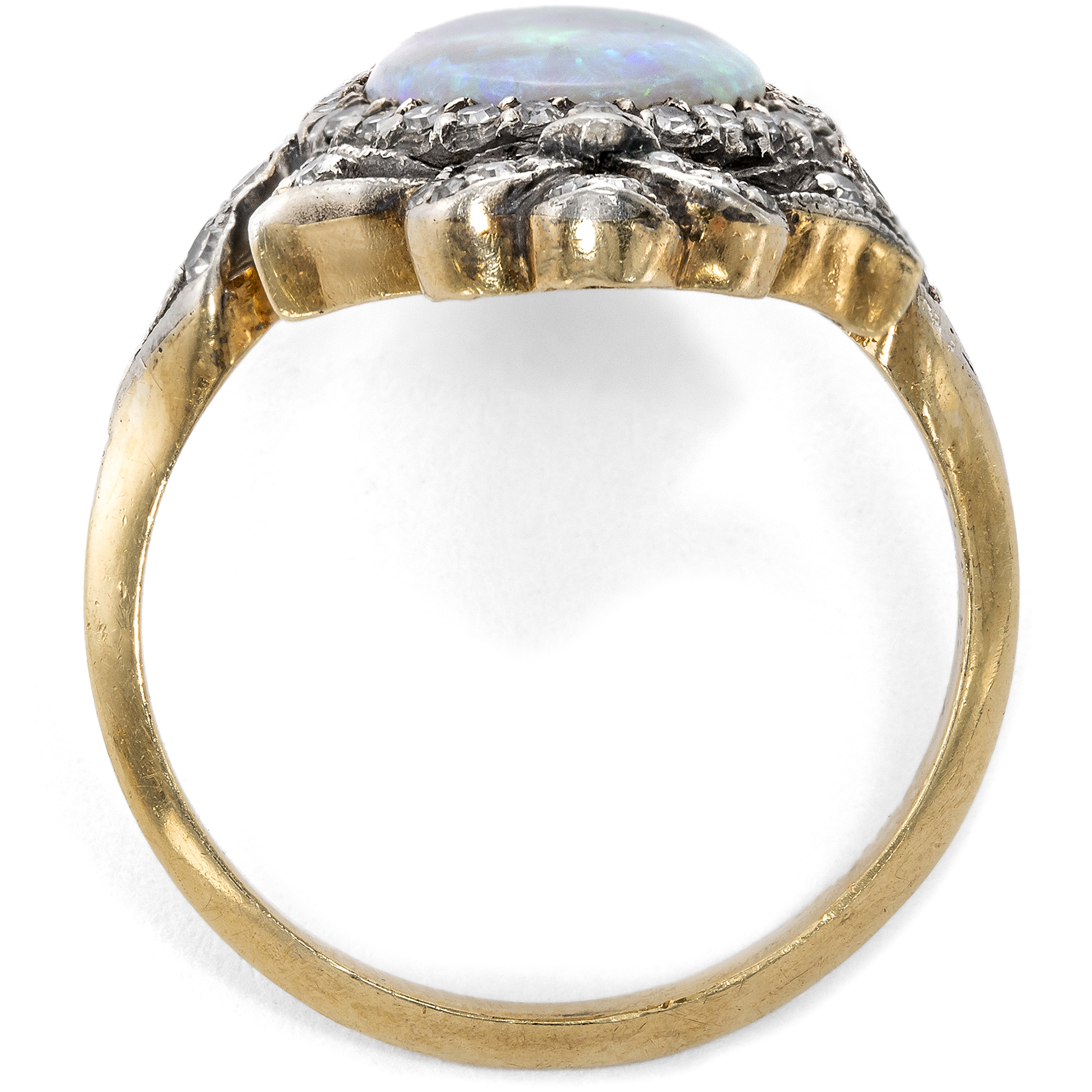Moderner Ring in viktorianischen Formen mit Opal & Diamanten, um 2010 Moderner Ring in viktorianischen Formen mit Opal & Diamanten, um 2010