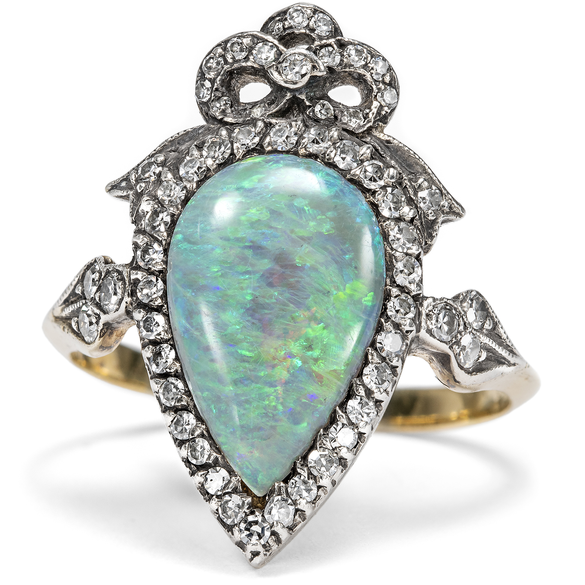 Moderner Ring in viktorianischen Formen mit Opal & Diamanten, um 2010 Moderner Ring in viktorianischen Formen mit Opal & Diamanten, um 2010