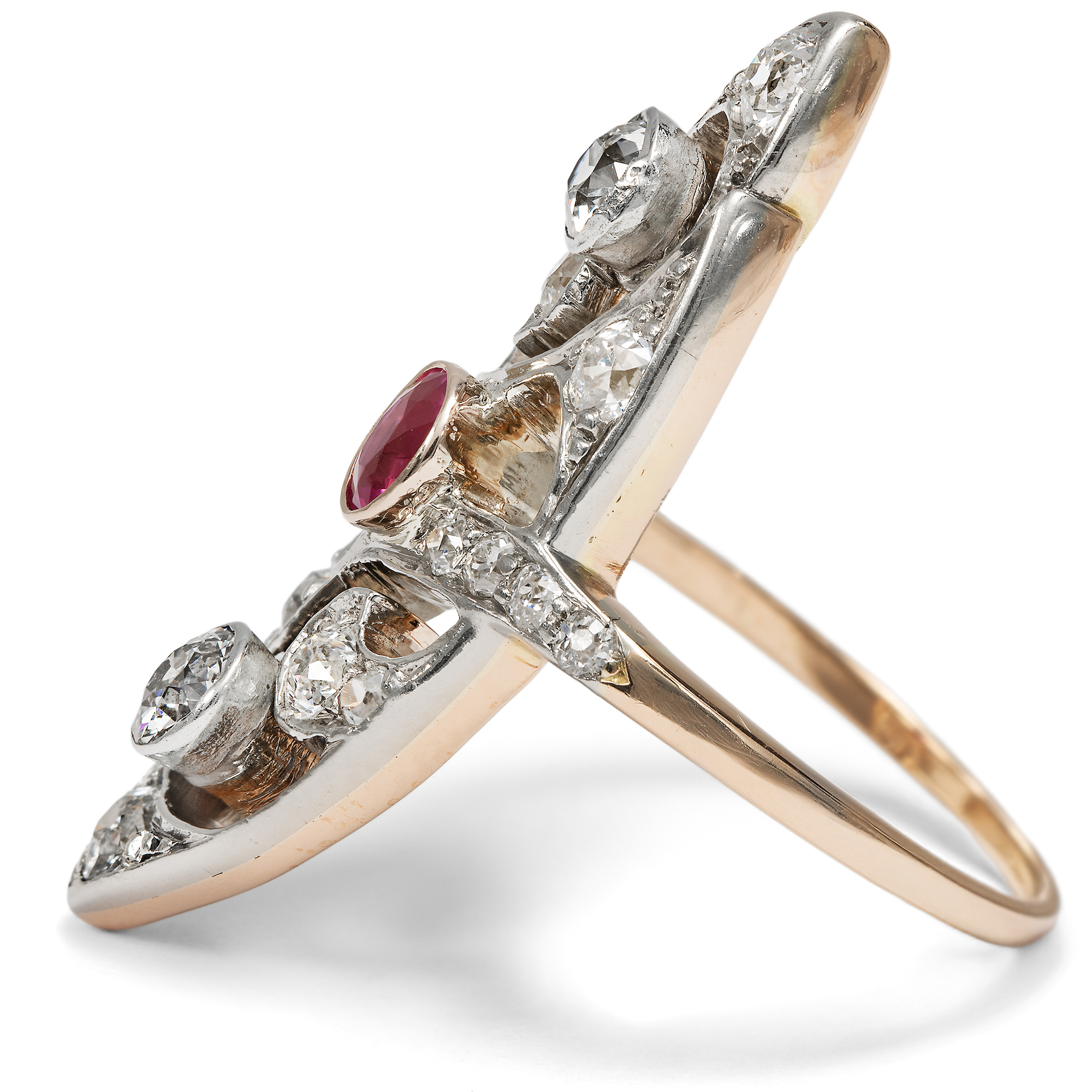 Antiker Ring mit Burma-Rubin & Diamanten in Silber auf Gold, um 1900 Antiker Ring mit Burma-Rubin & Diamanten in Silber auf Gold, um 1900