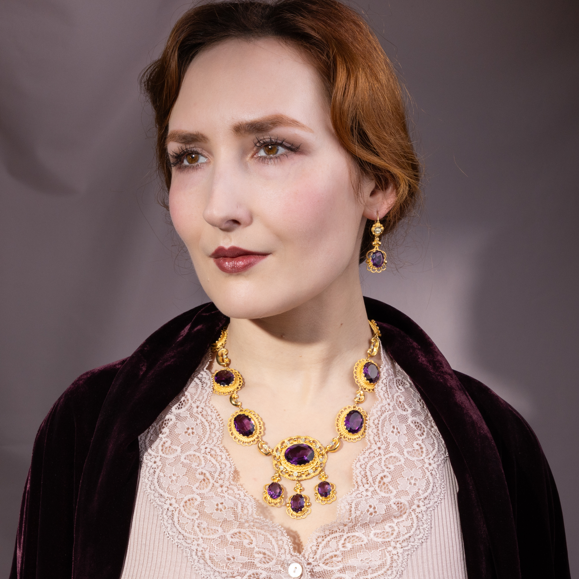 Prachtvolle Demi-Parure aus Collier und Tag-und-Nacht-Ohrringen, um 1830 Prachtvolle Demi-Parure aus Collier und Tag-und-Nacht-Ohrringen, um 1830