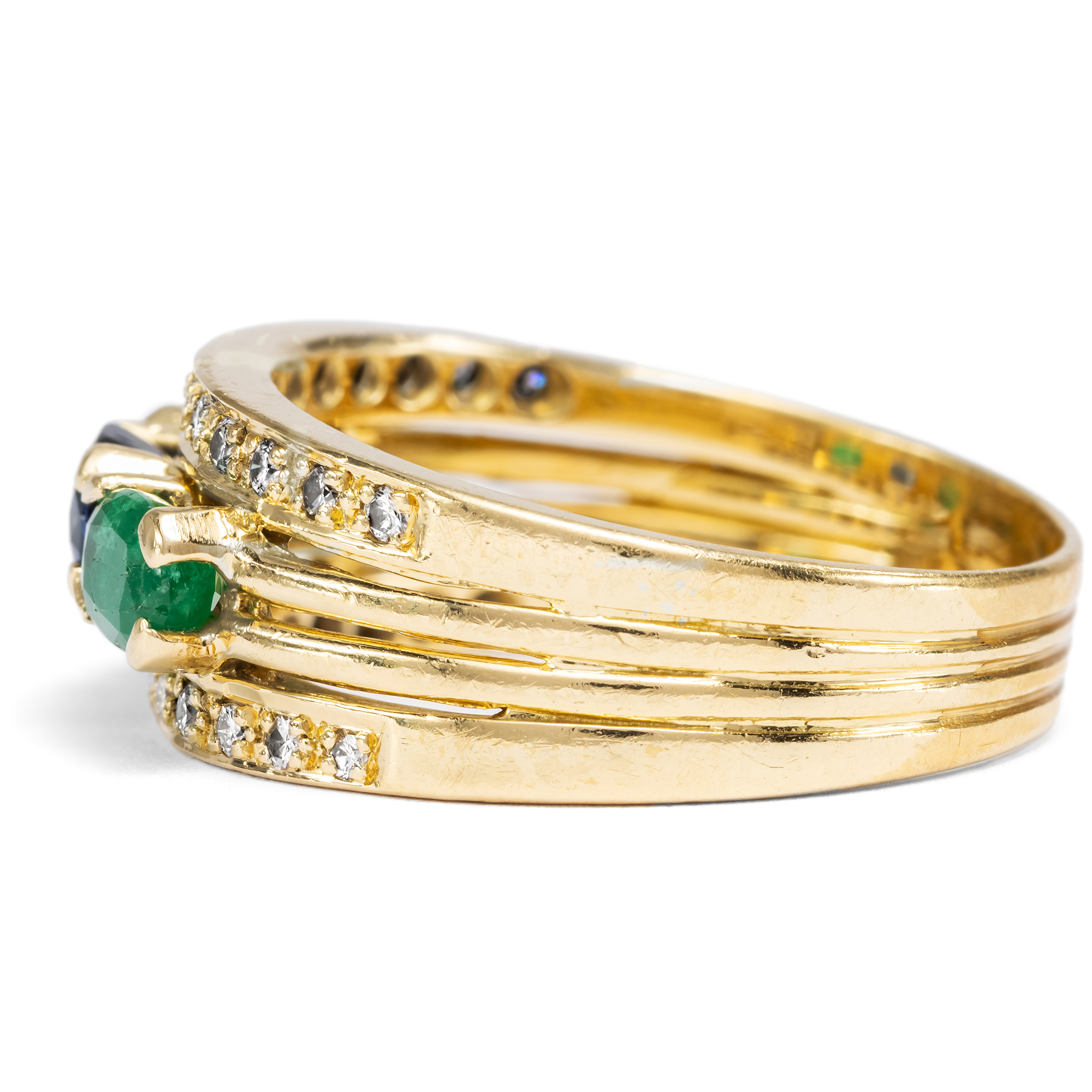 Luxurious Vintage Ring with Emeralds, Sapphire & Diamonds in Gold, c. 1985 Luxurious Vintage Ring with Emeralds, Sapphire & Diamonds in Gold, c. 1985