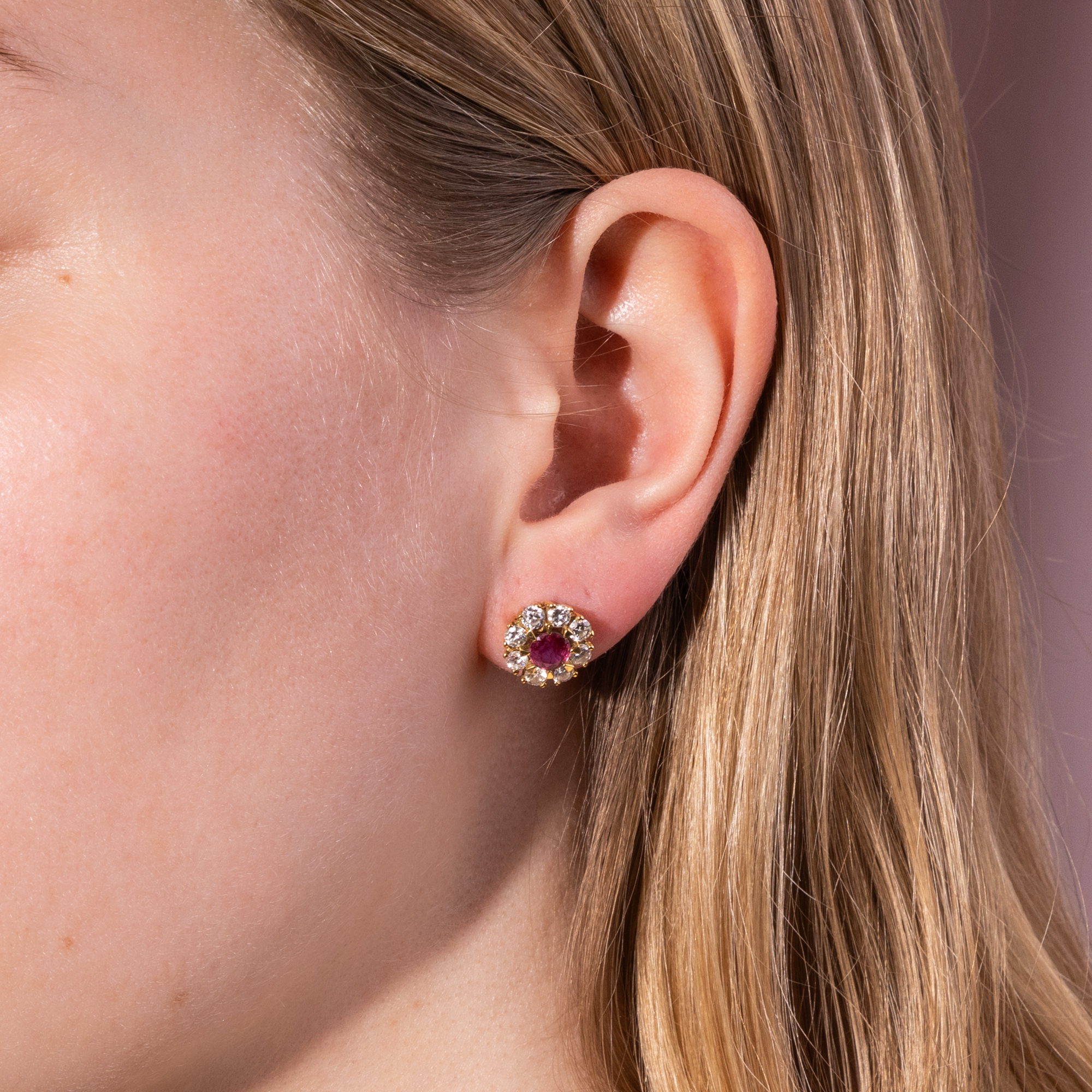 Hochwertige vintage Ohrstecker mit Rubinen & Diamanten in Gold, um 1985 Hochwertige vintage Ohrstecker mit Rubinen & Diamanten in Gold, um 1985