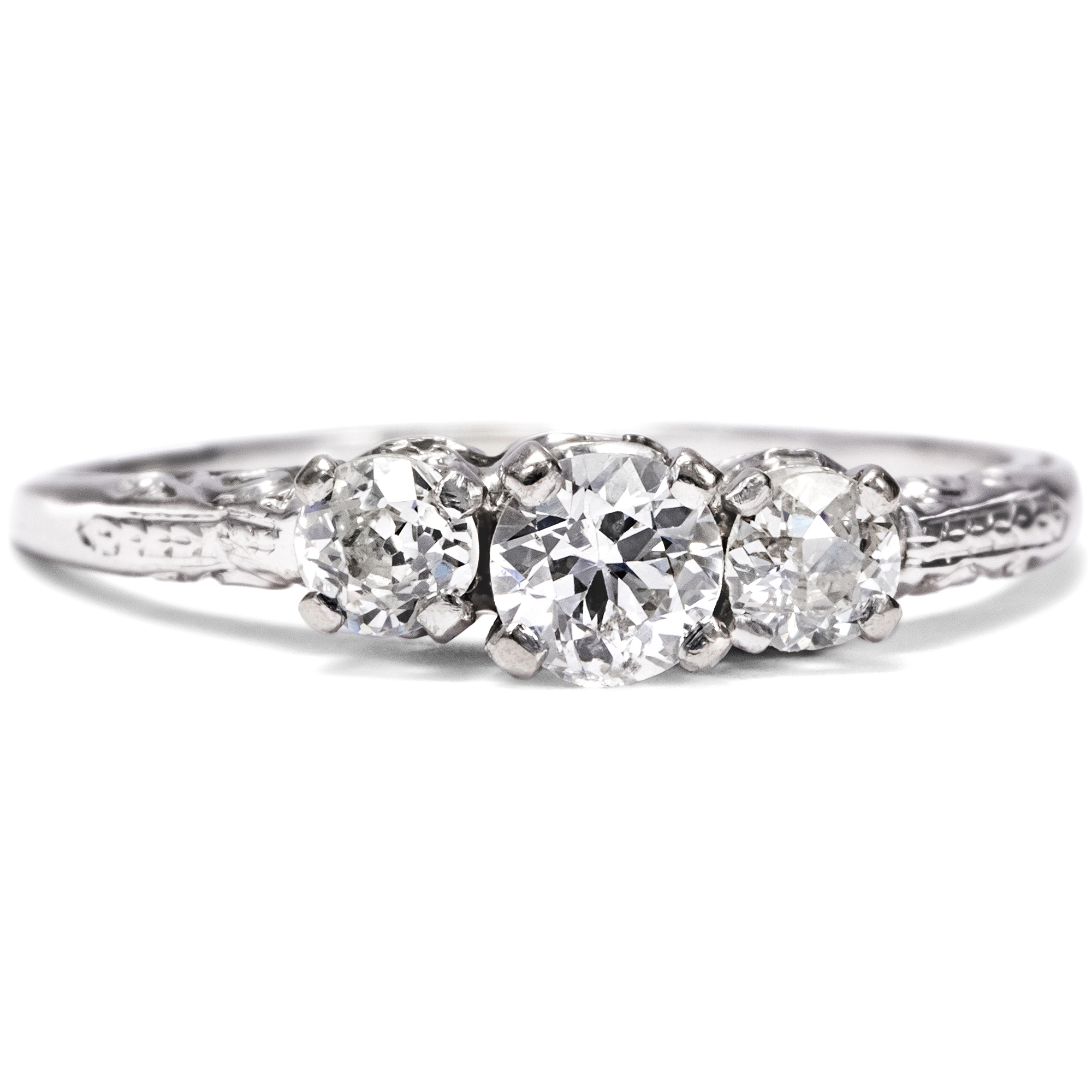 Ring mit drei Diamanten im Altschliff in Weißgold, wohl USA, um 1925 Ring mit drei Diamanten im Altschliff in Weißgold, wohl USA, um 1925