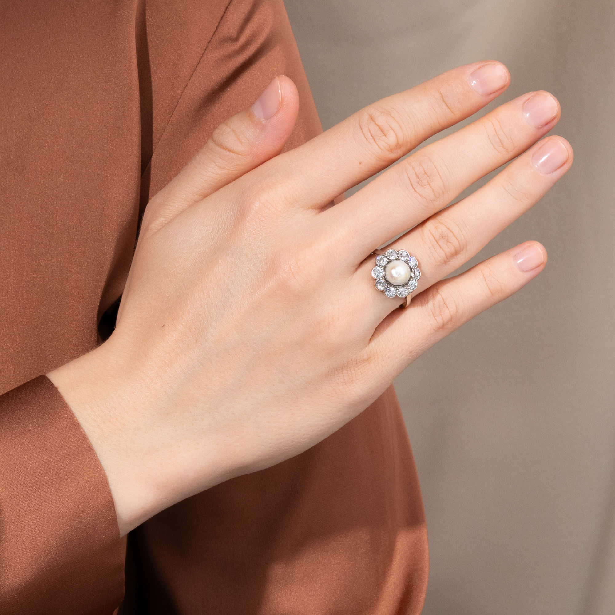Antiker Ring mit Naturperle & Diamanten in Silber & Gold, um 1910 Antiker Ring mit Naturperle & Diamanten in Silber & Gold, um 1910