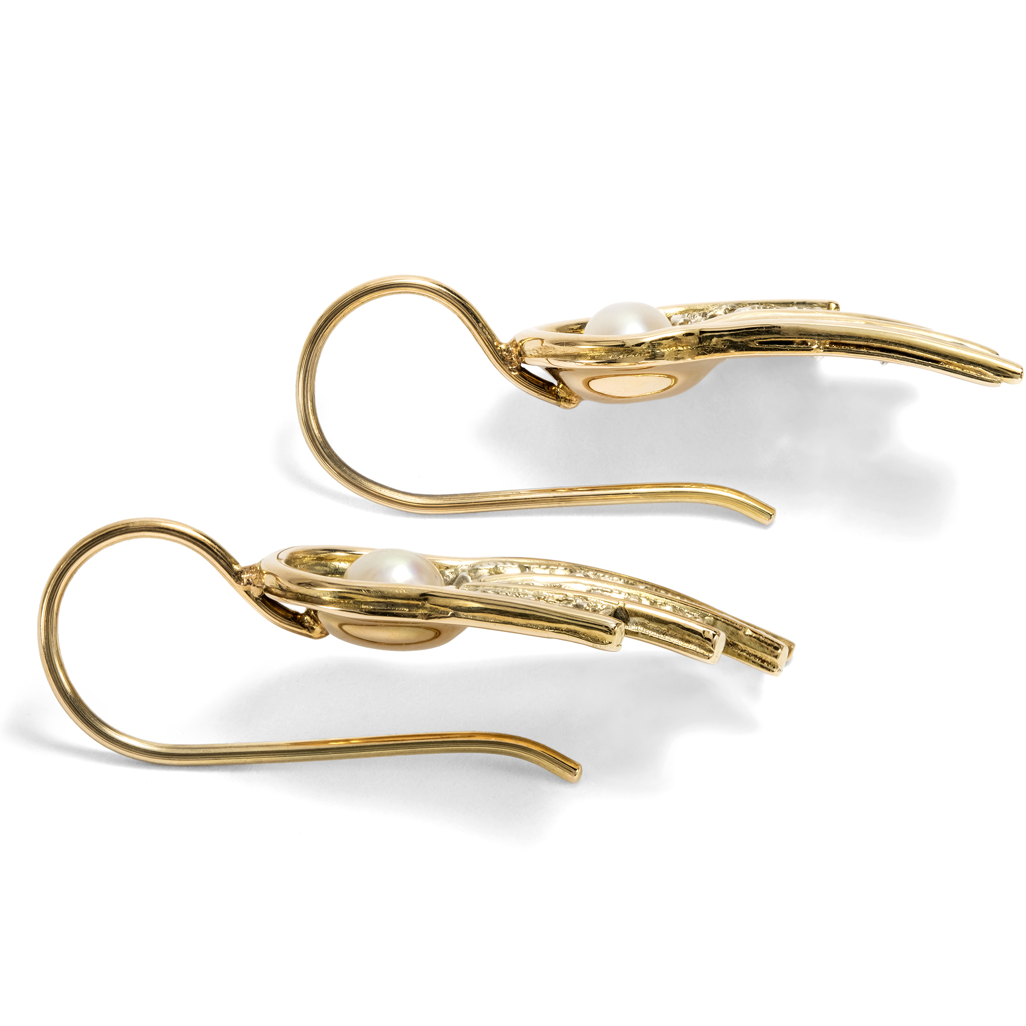 Glamouröse „Drapery“-Ohrringe des Art Déco mit Diamanten & Akoyaperlen, um 1935 Glamouröse „Drapery“-Ohrringe des Art Déco mit Diamanten & Akoyaperlen, um 1935