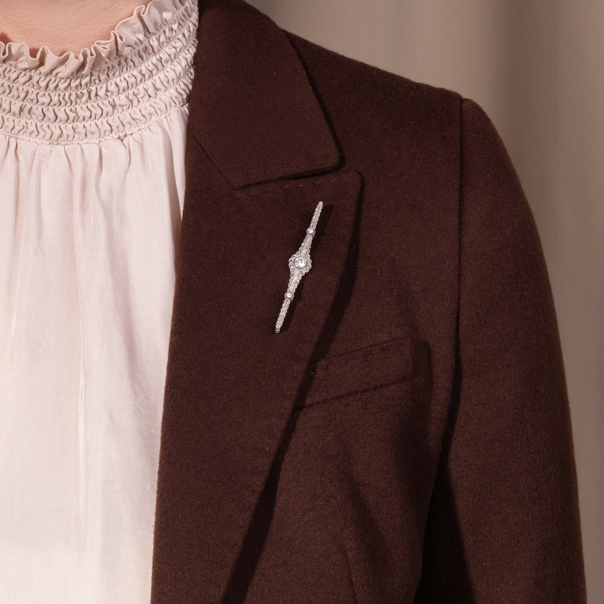 Stabnadel mit Diamanten in Platin & Gold von Wilhelm Müller, Berlin um 1930 Stabnadel mit Diamanten in Platin & Gold von Wilhelm Müller, Berlin um 1930