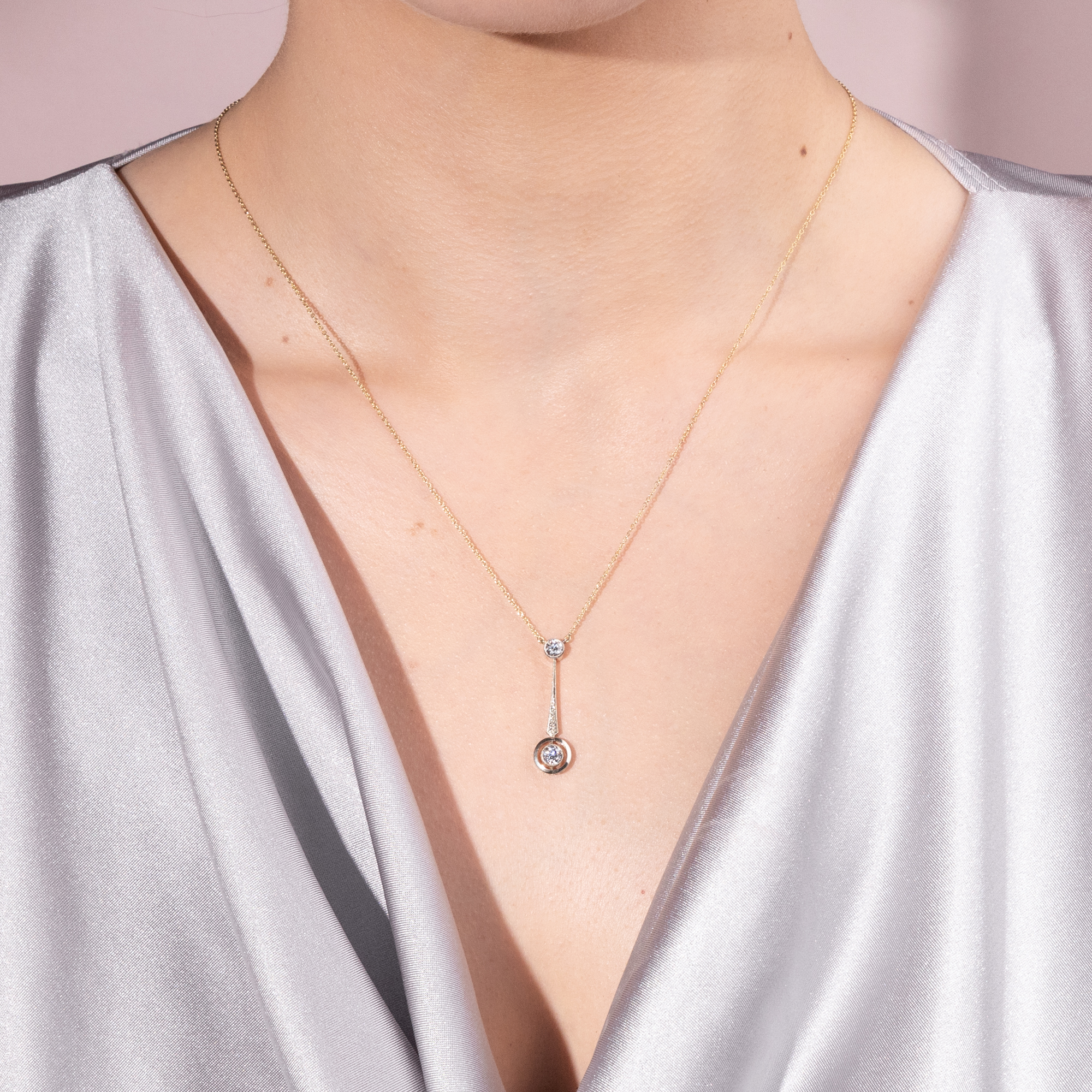 Feines Collier mit Diamanten in Gelb- & Weißgold, um 1925 Feines Collier mit Diamanten in Gelb- & Weißgold, um 1925